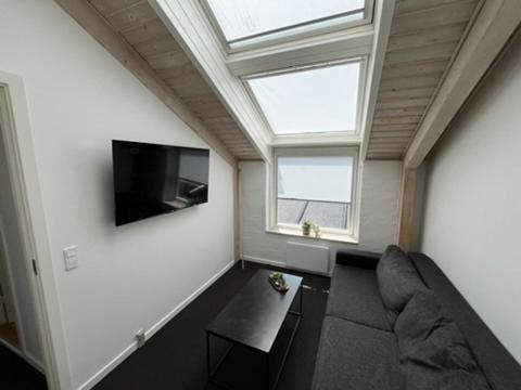 Studio - Photo 1