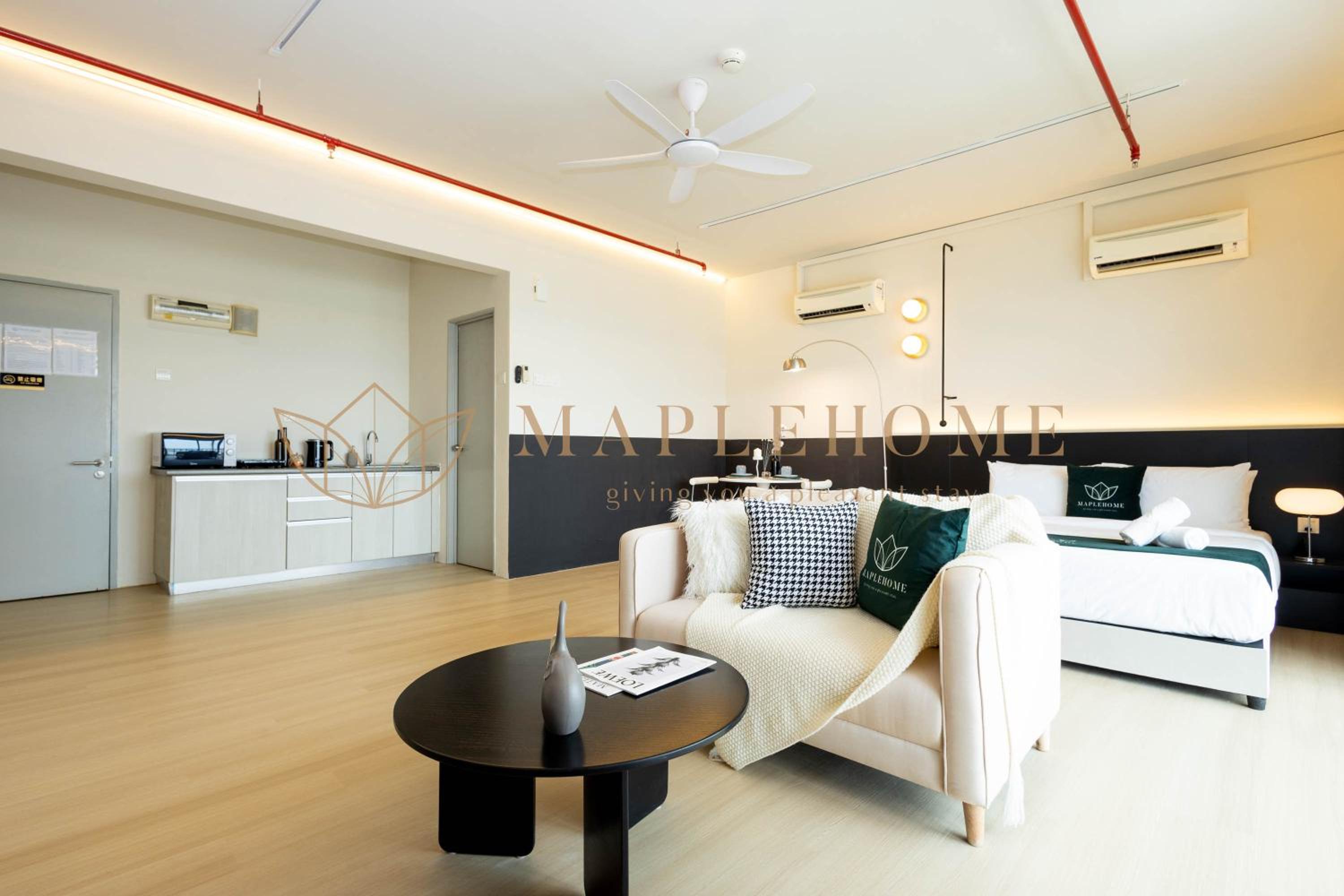Deluxe Queen Suite - Photo 15