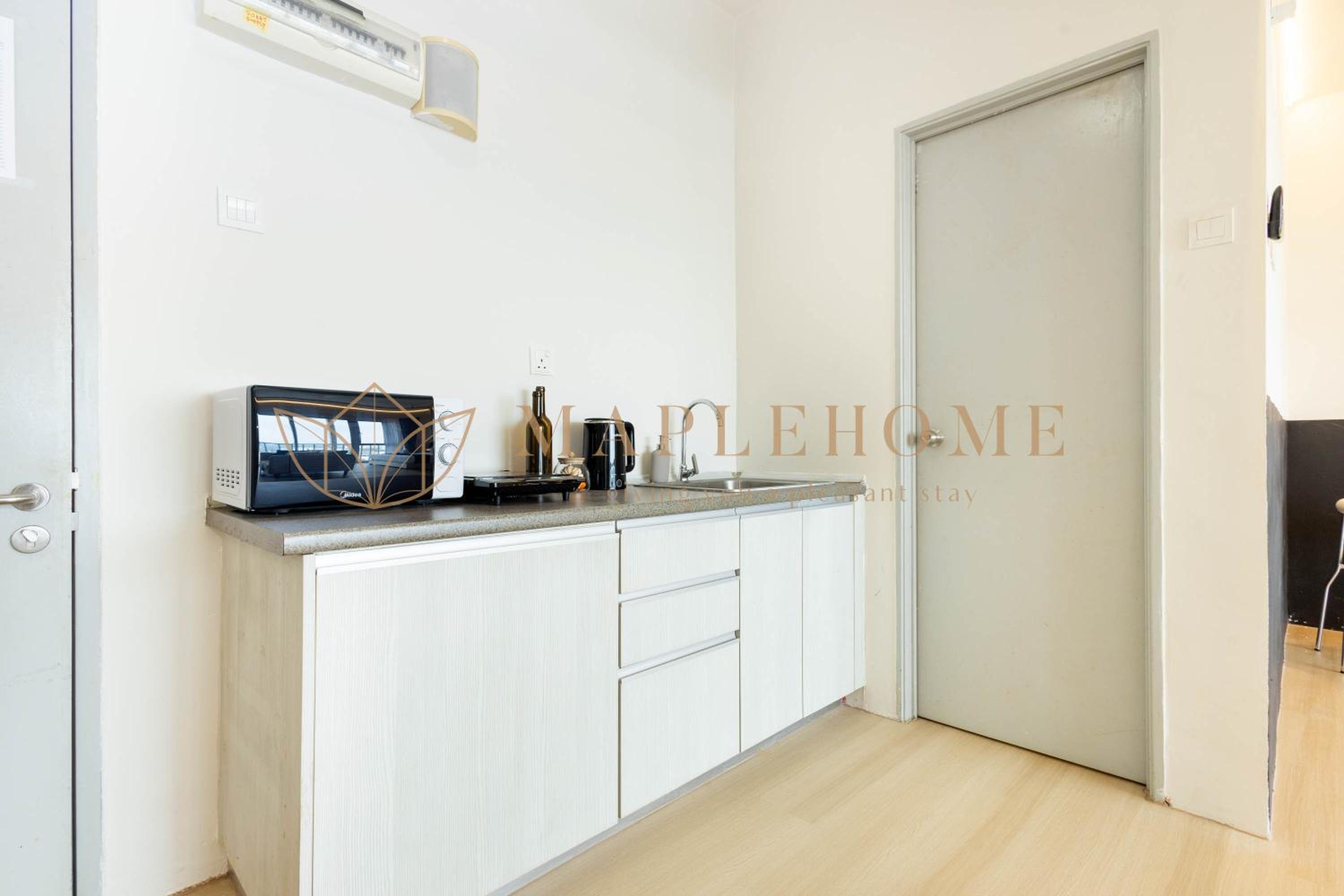 Deluxe Queen Suite - Photo 14
