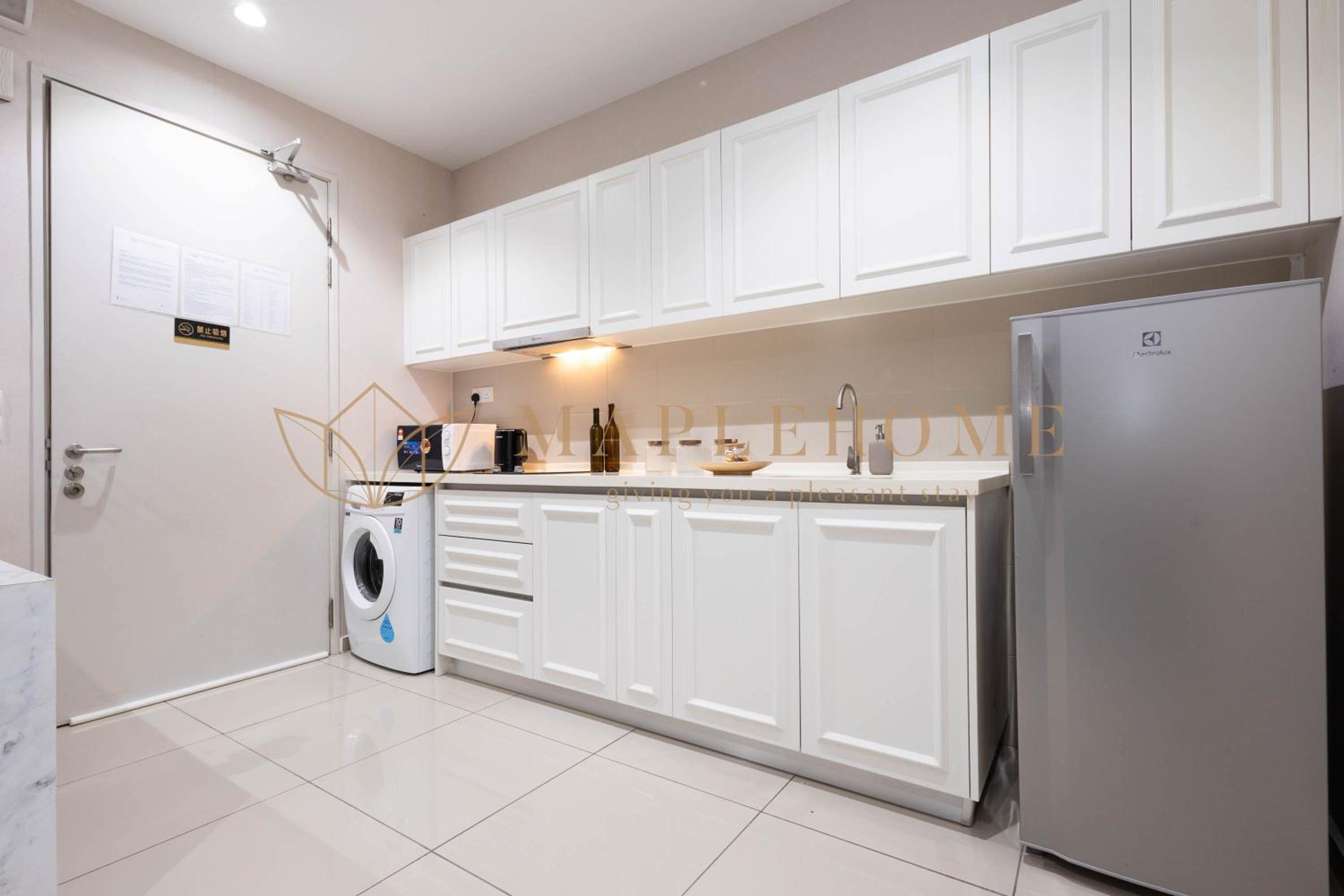 Deluxe Queen Suite - Photo 12