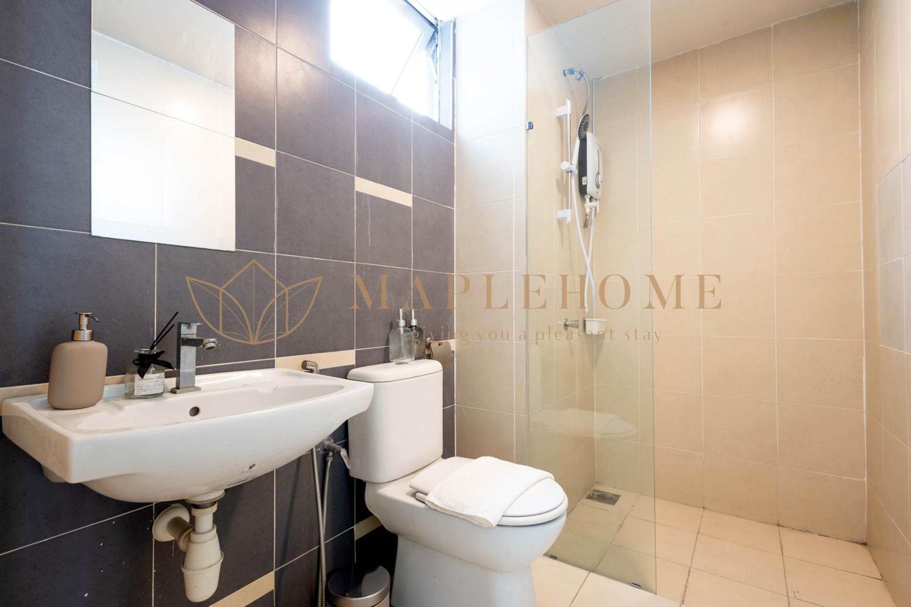 Deluxe Queen Suite - Photo 22
