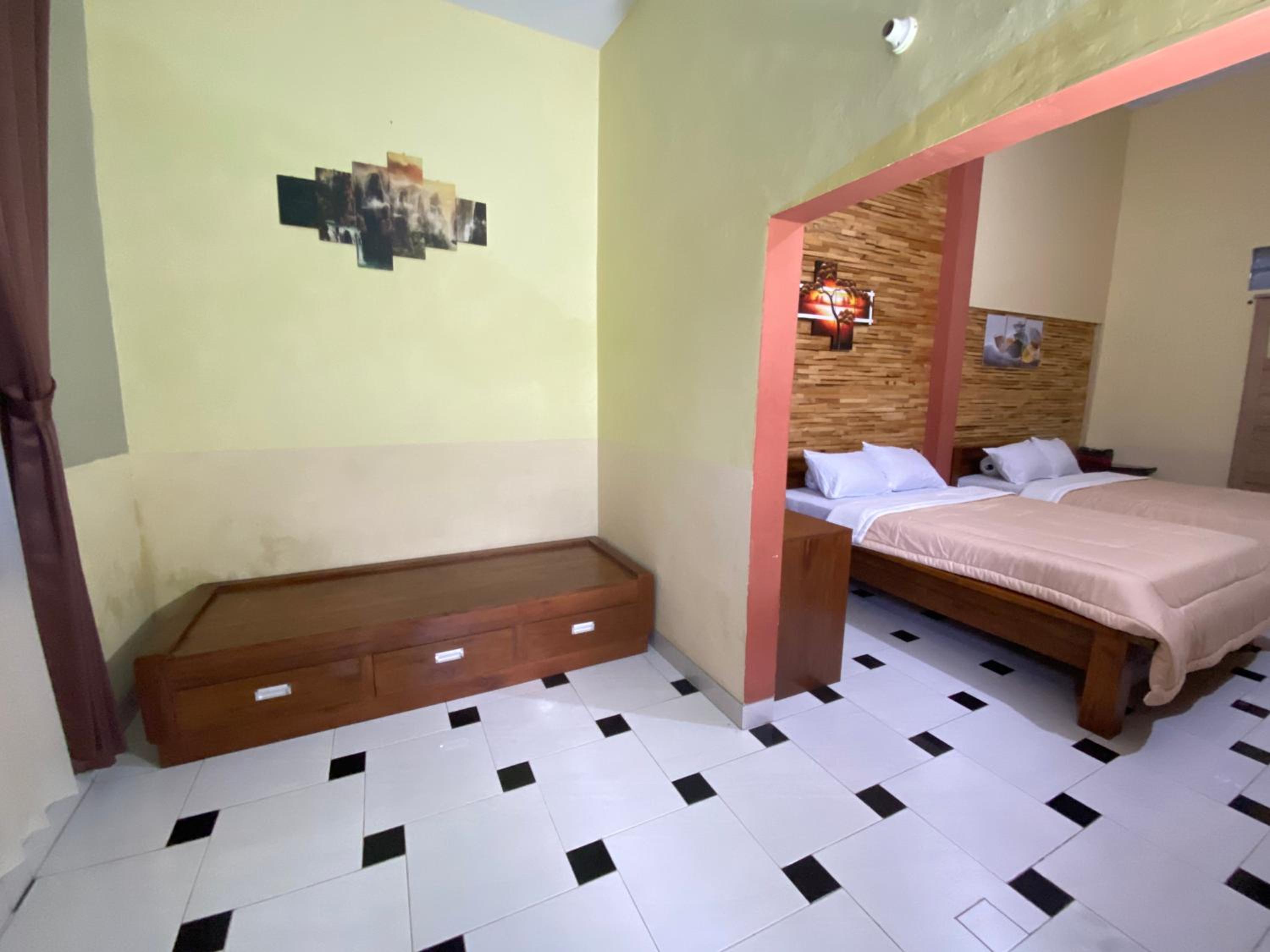 Standard Family Room - Photo 7