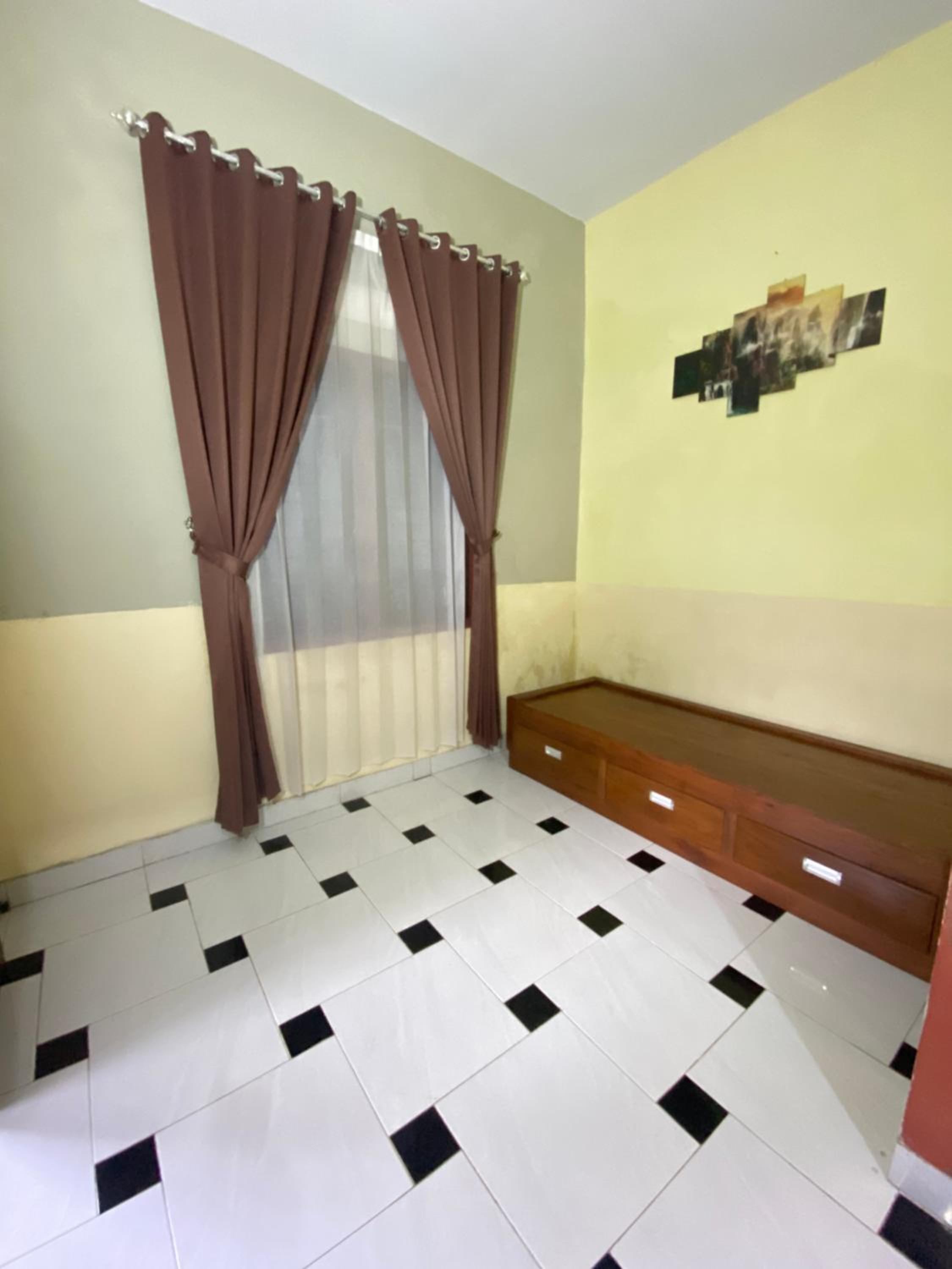 Standard Family Room - Photo 8