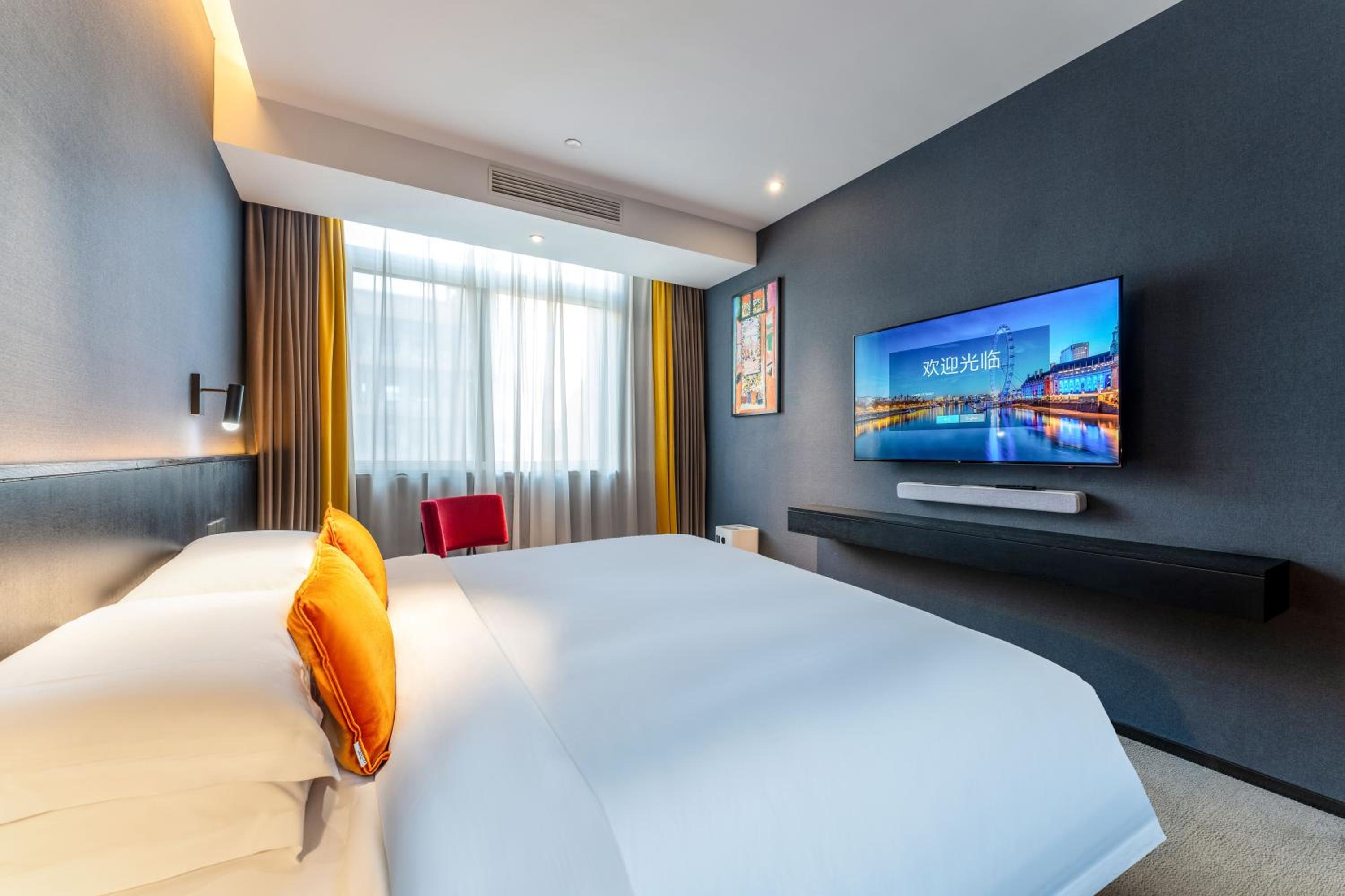 Two-Bedroom Suites with Two King Beds and two Bathrooms
