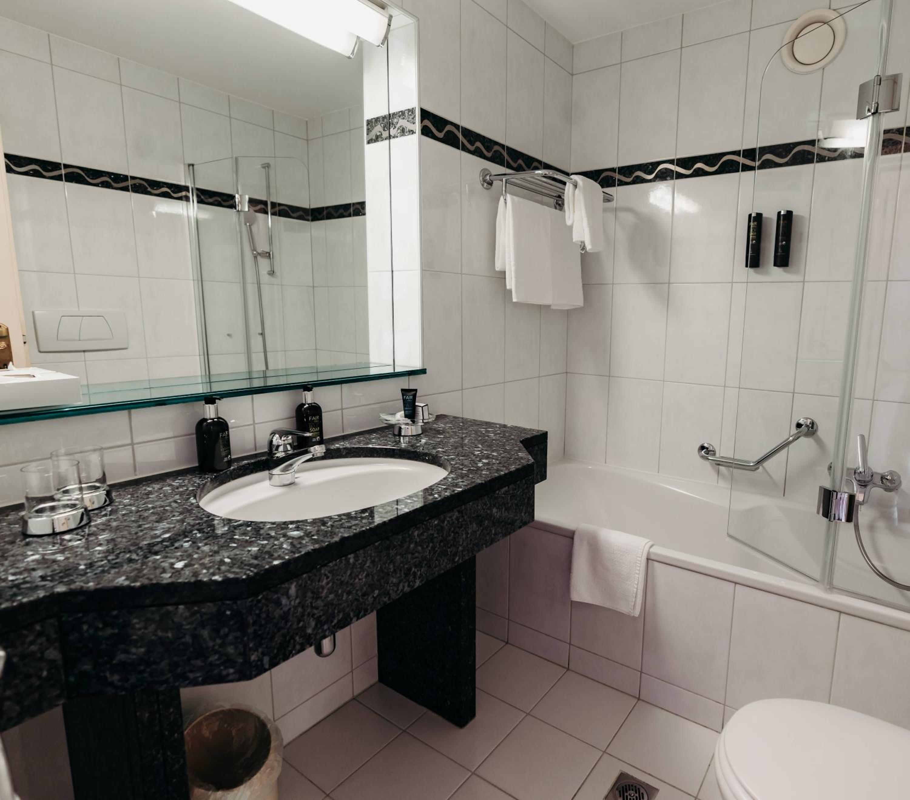 Standard Double Room - Photo 10