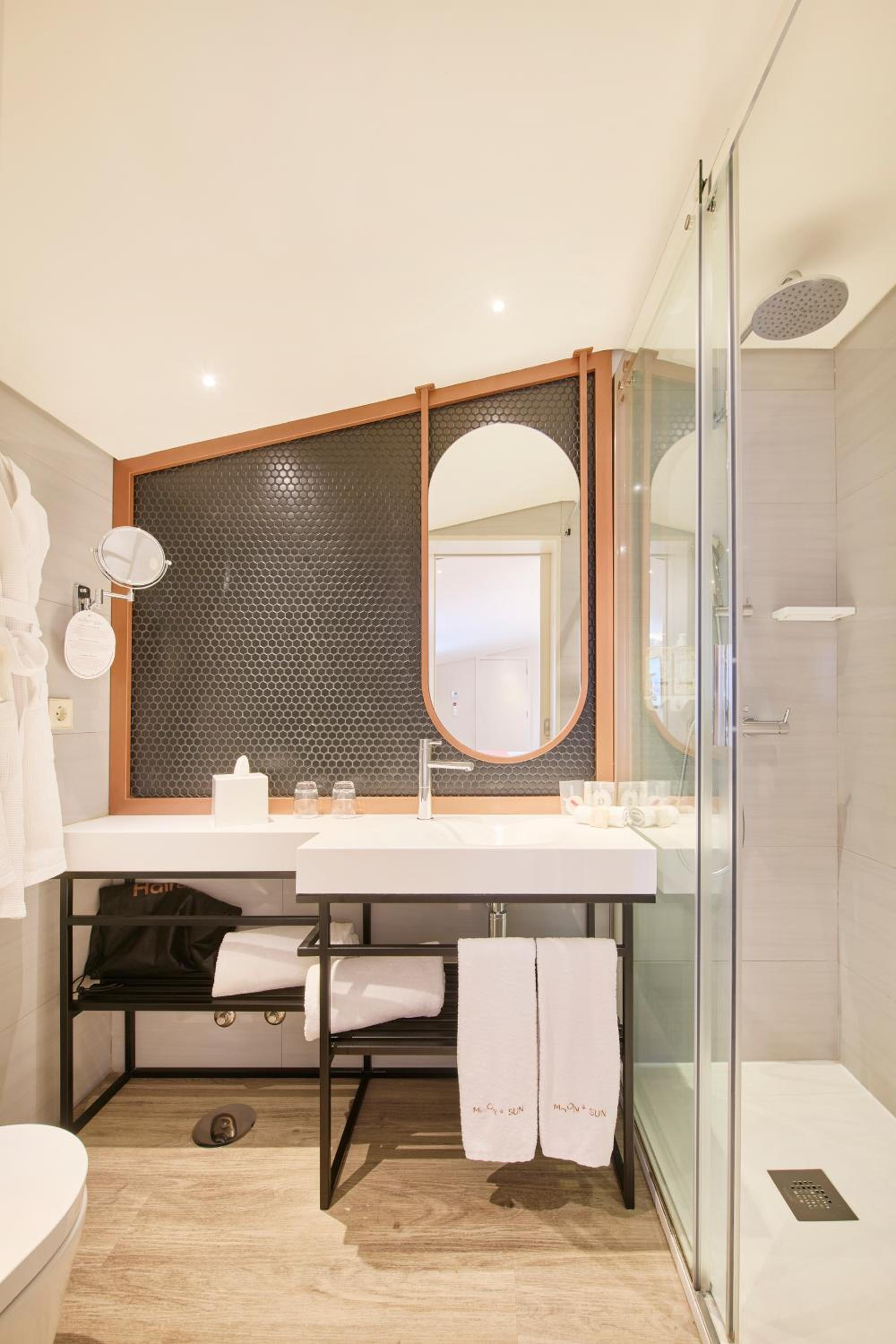 Premium Double or Twin Room photo 2