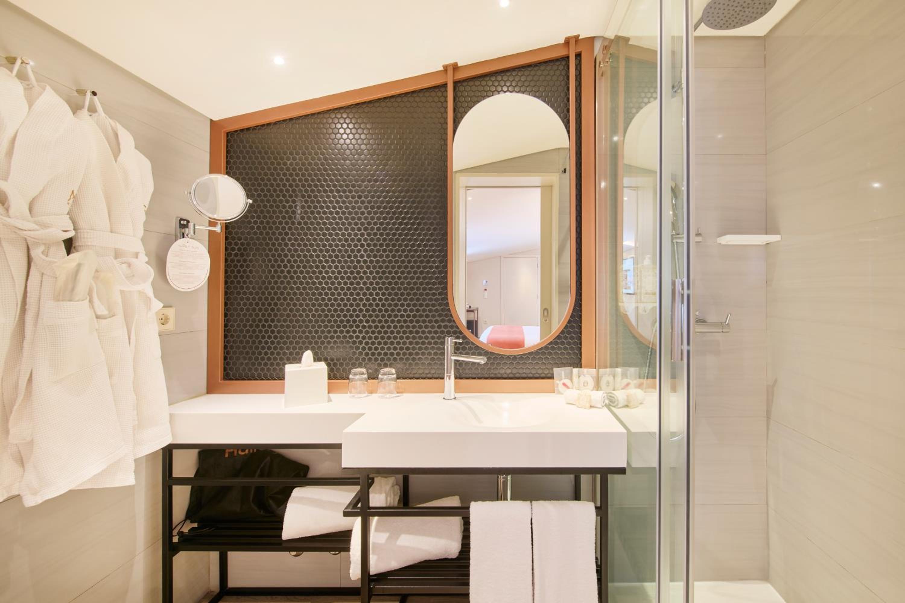 Premium Double or Twin Room photo 3