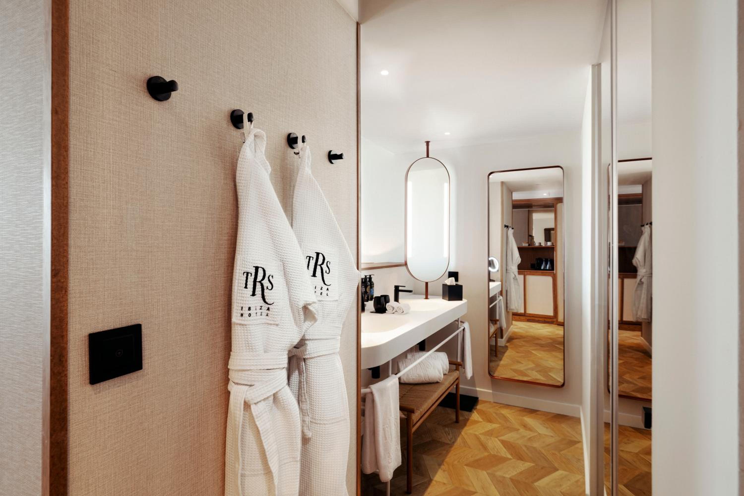 Signature Level - Junior Suite Jacuzzi Terrace thumbnail 6