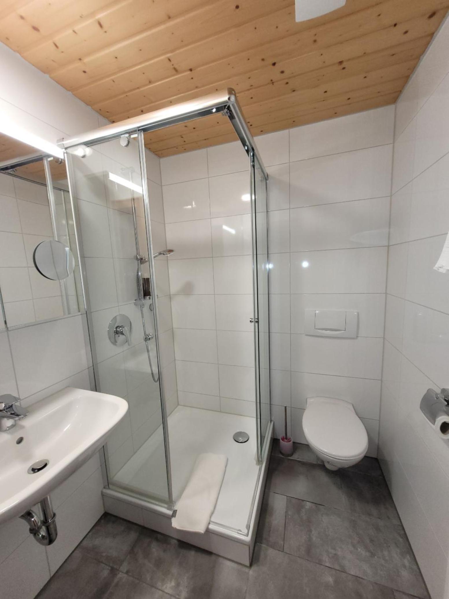 Standard Double Room - Photo 5