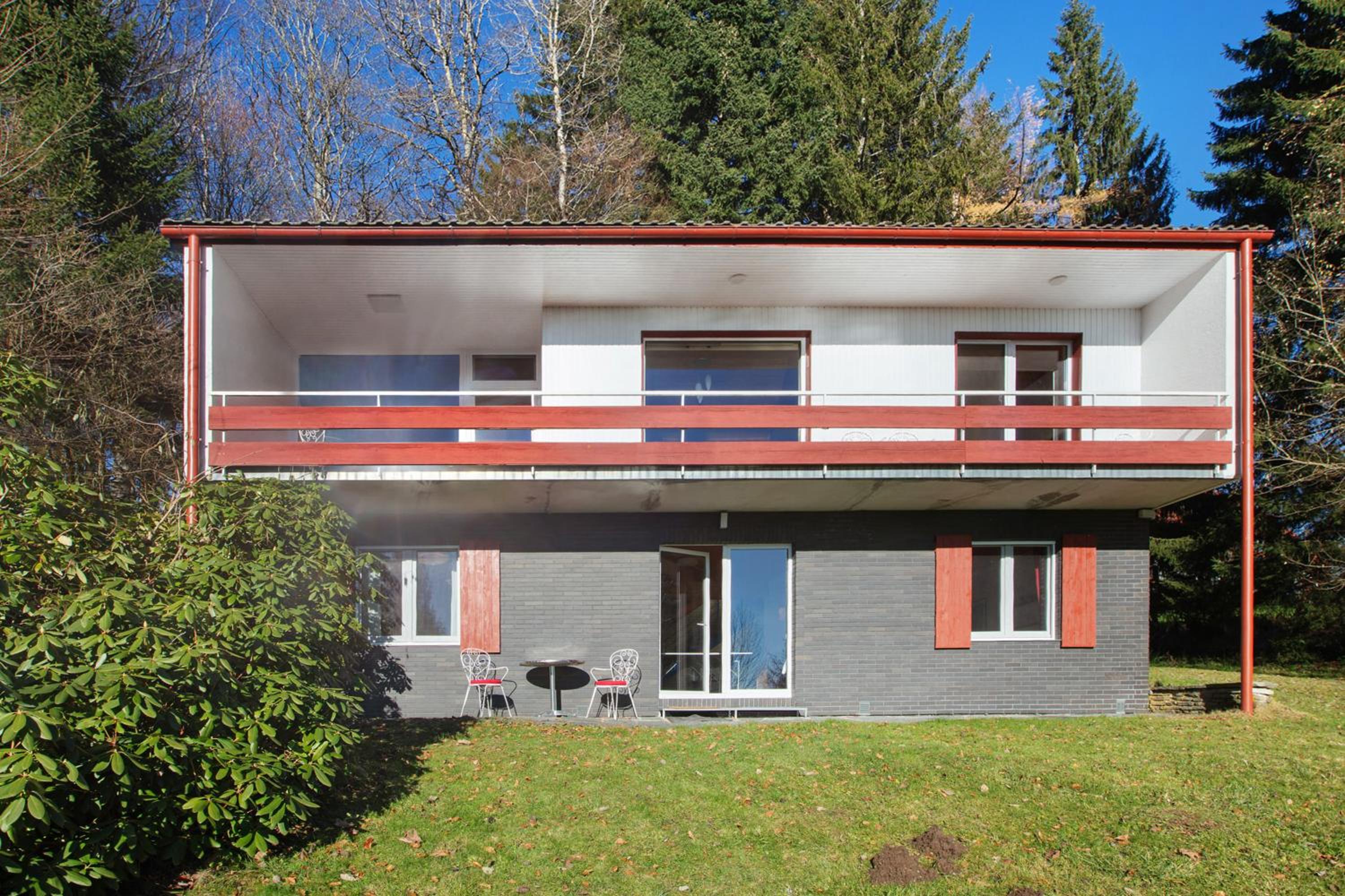 Three-Bedroom House photo 2