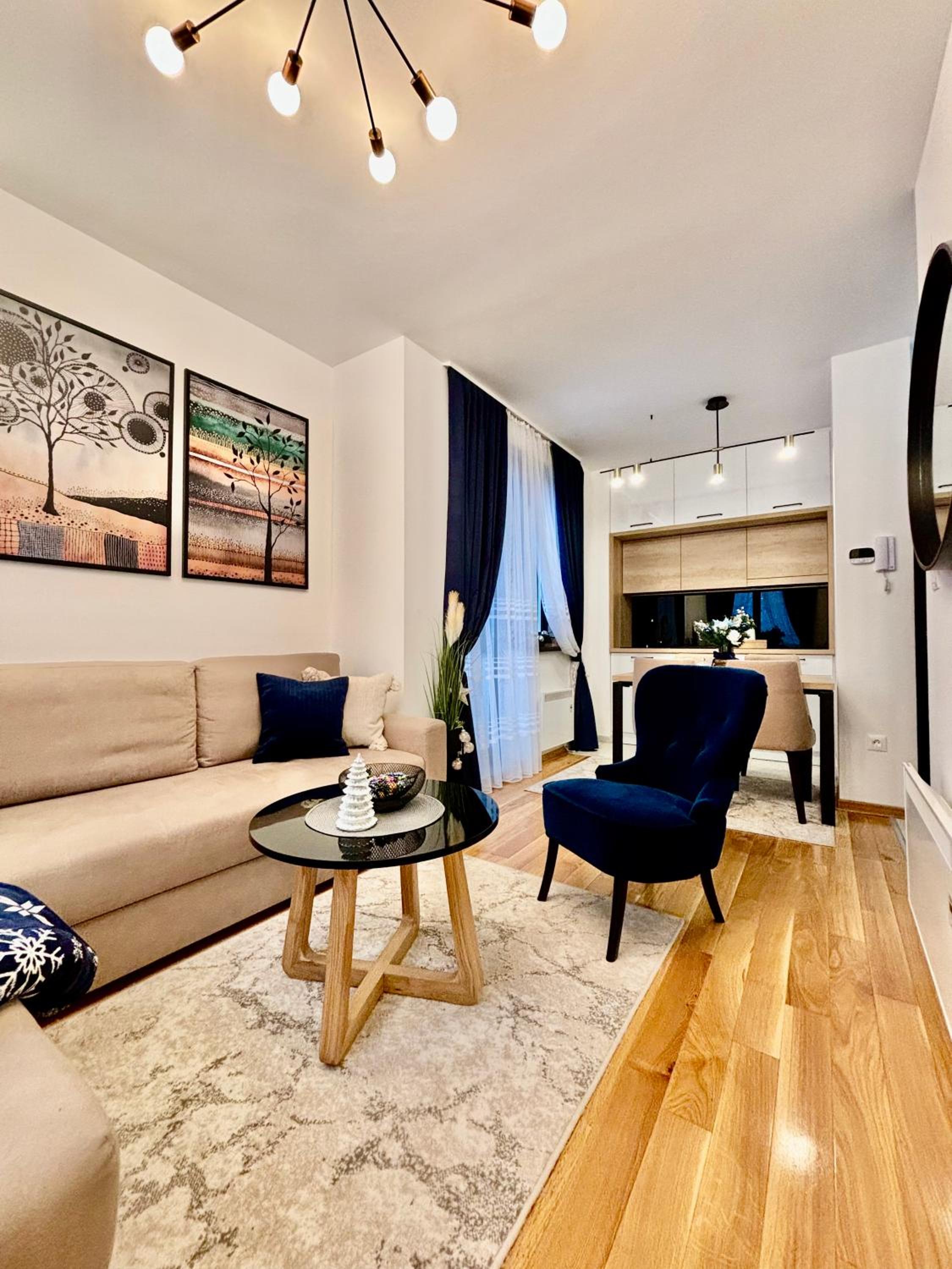 One-Bedroom Apartment photo 1