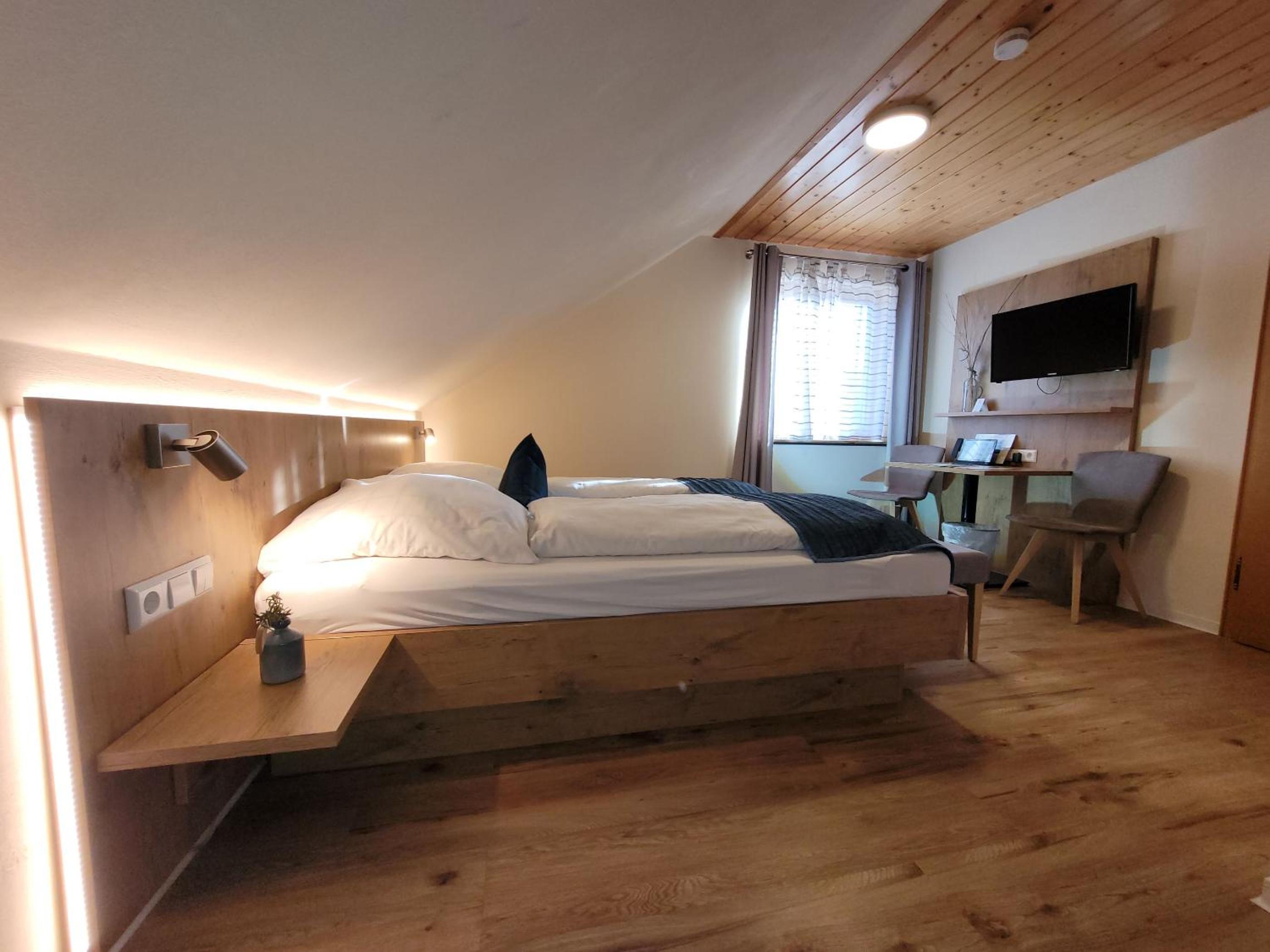 Standard Double Room - Photo 2