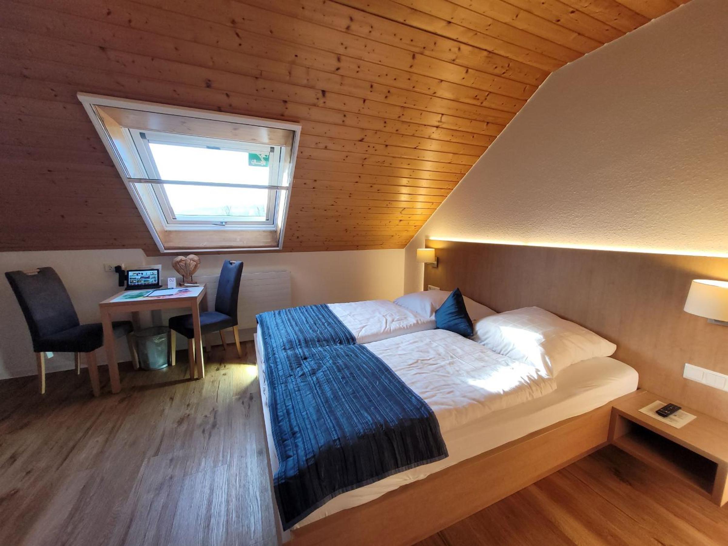 Standard Double Room - Photo 10