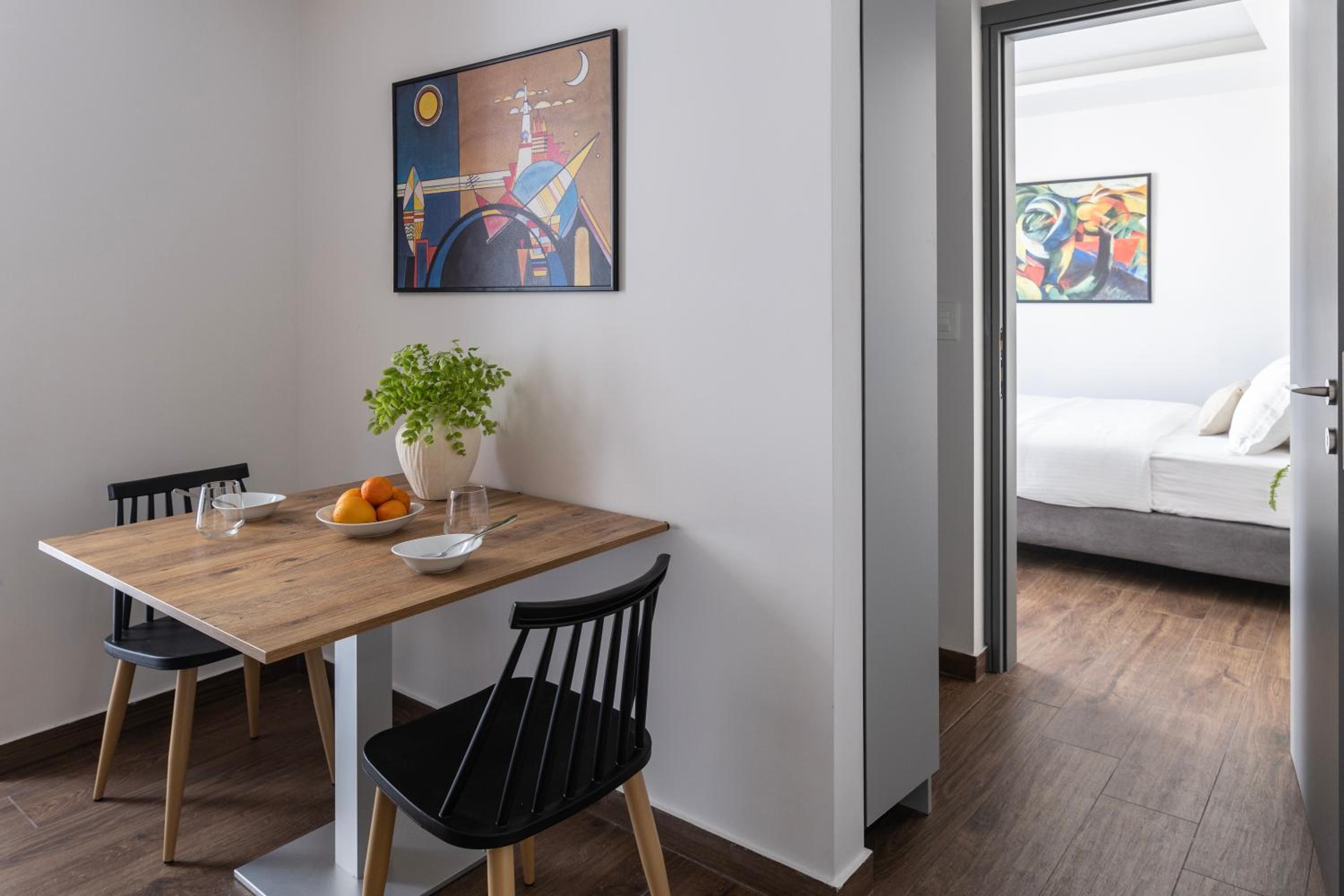 Apartment photo 2