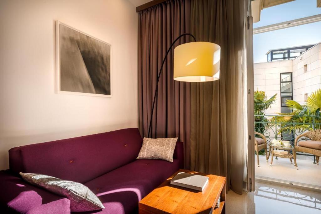 One-Bedroom Apartment with Balcony
