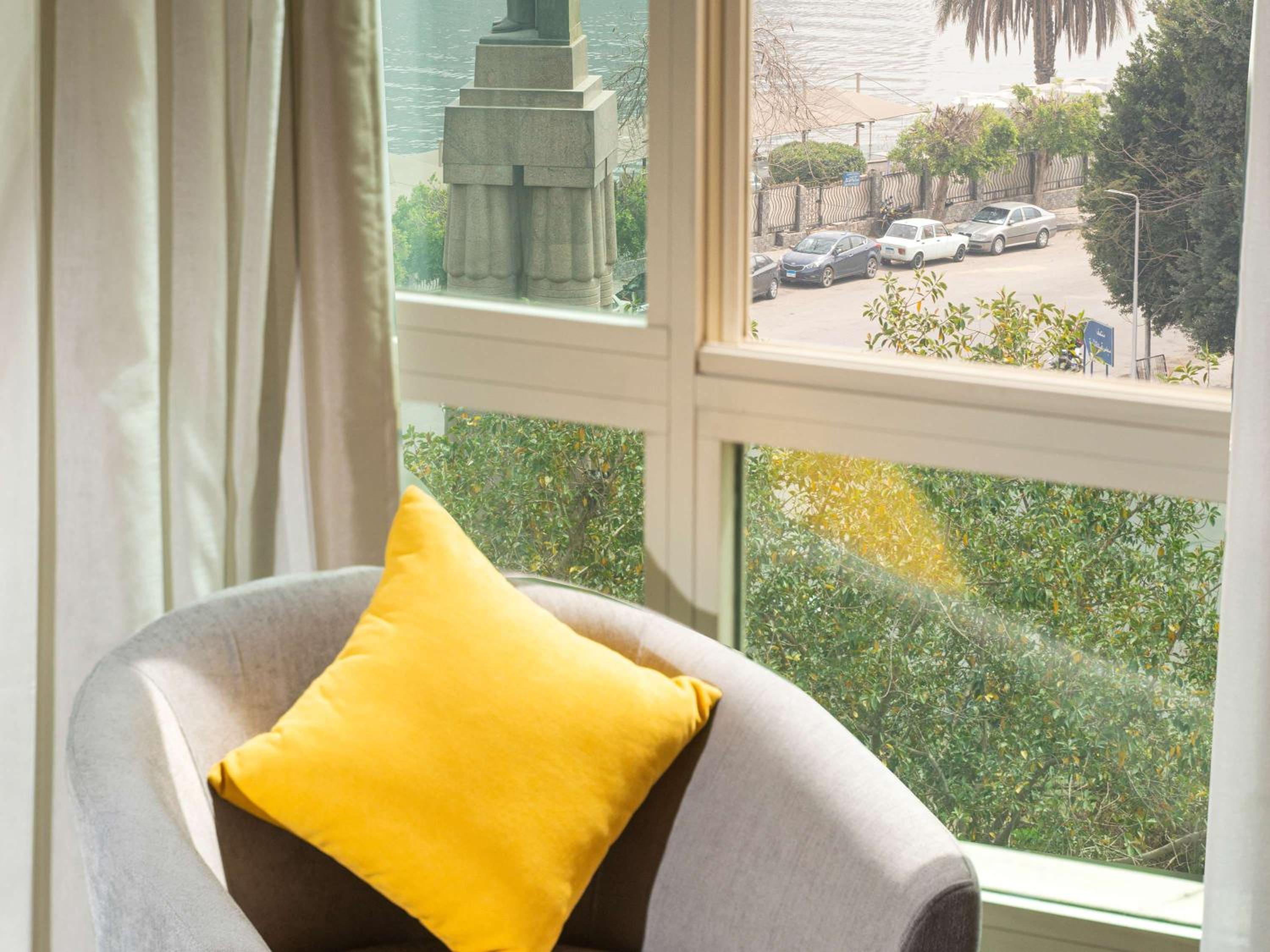 Junior Suite with One Double Bed and Sofa - River Side