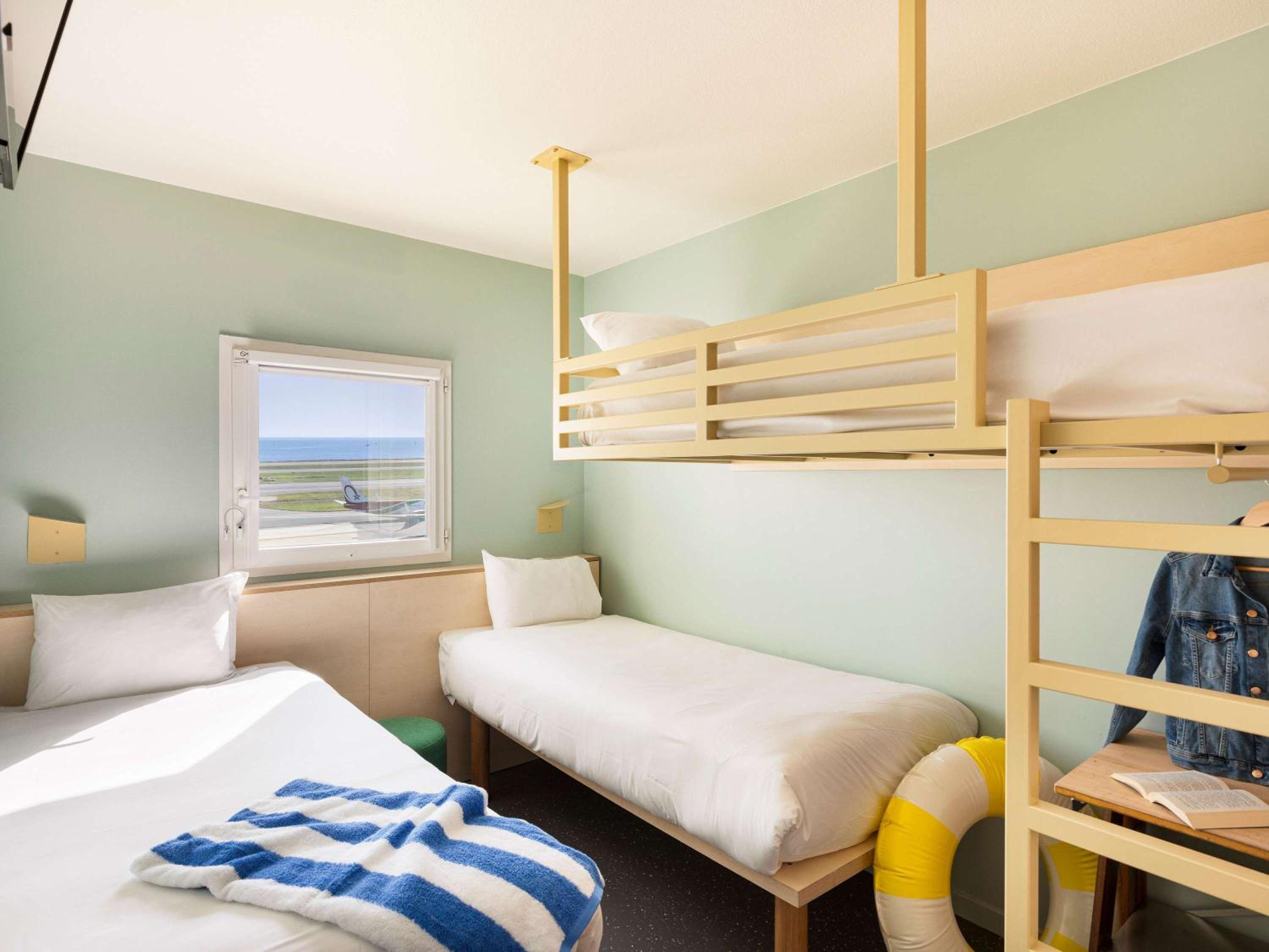 POP Triple Room with Two Single and One Bunk Bed - Photo 1