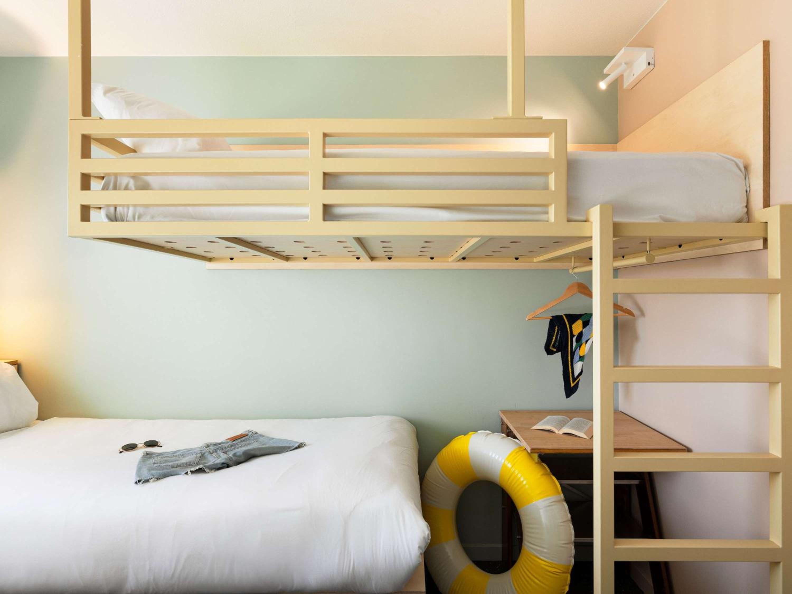 POP Triple Room with Two Single and One Bunk Bed - Photo 10