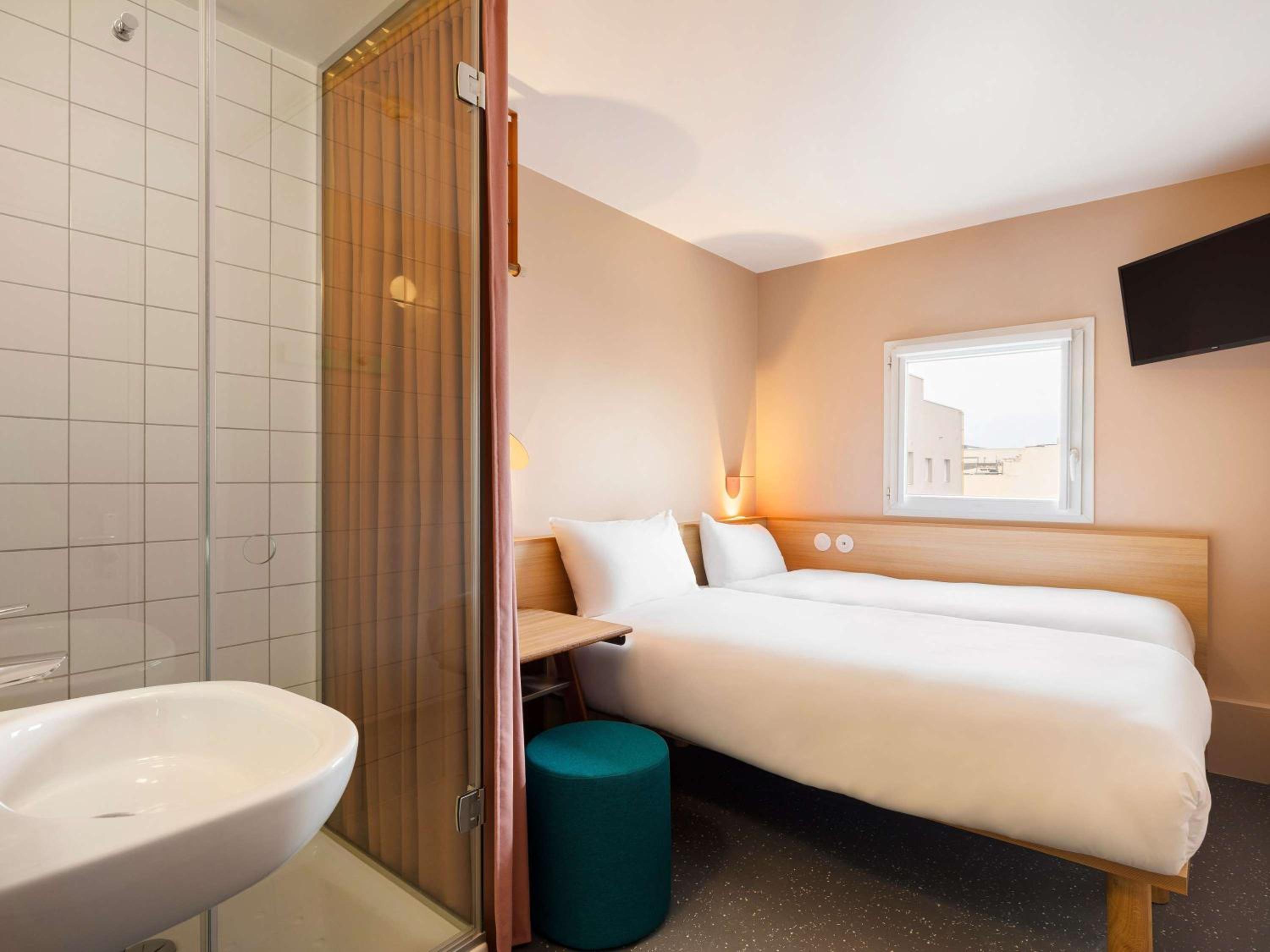 POP Twin Room - Photo 10