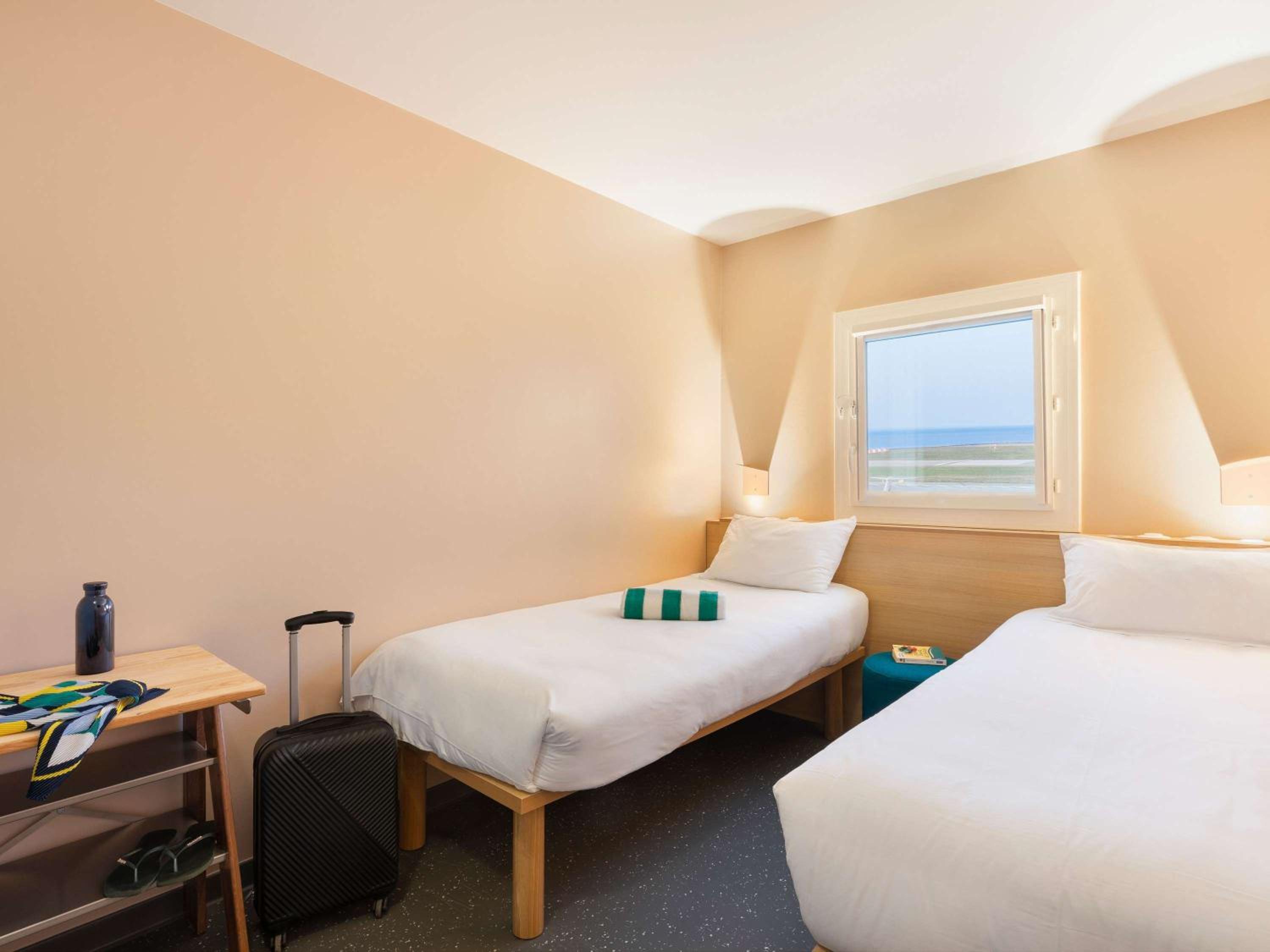 POP Twin Room - Photo 1