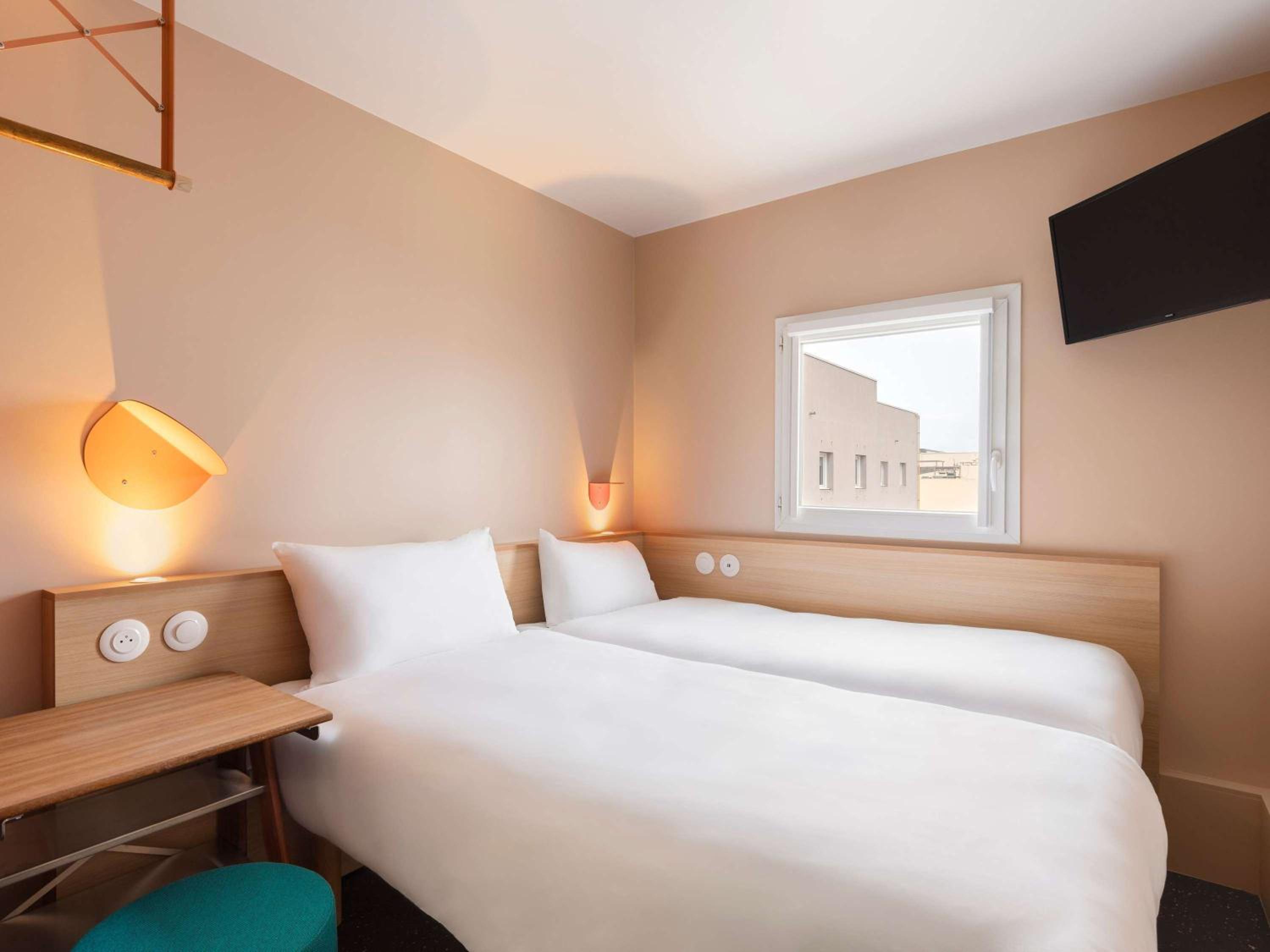 POP Twin Room - Photo 6