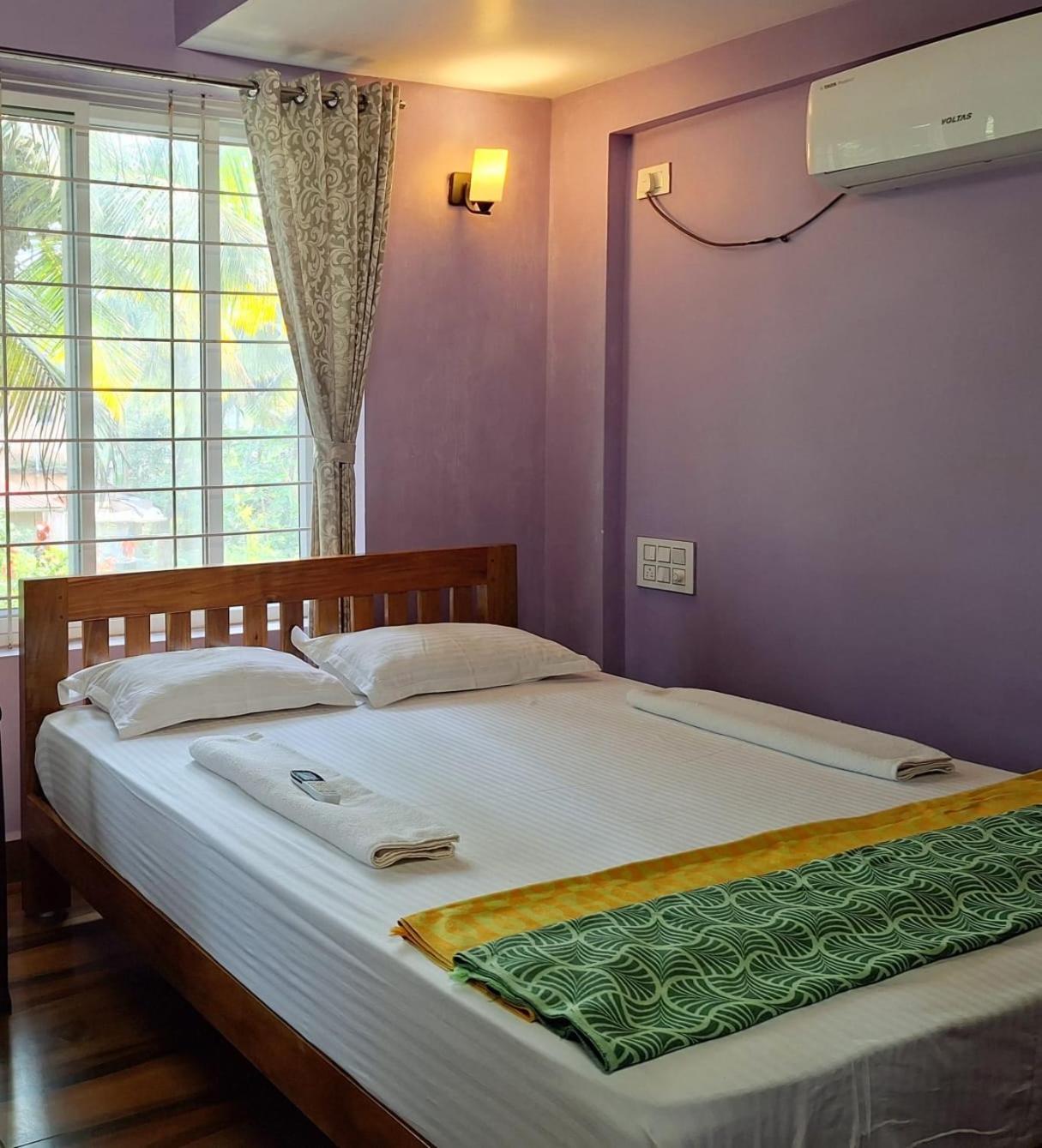 Deluxe Double Room with Extra Bed photo 2