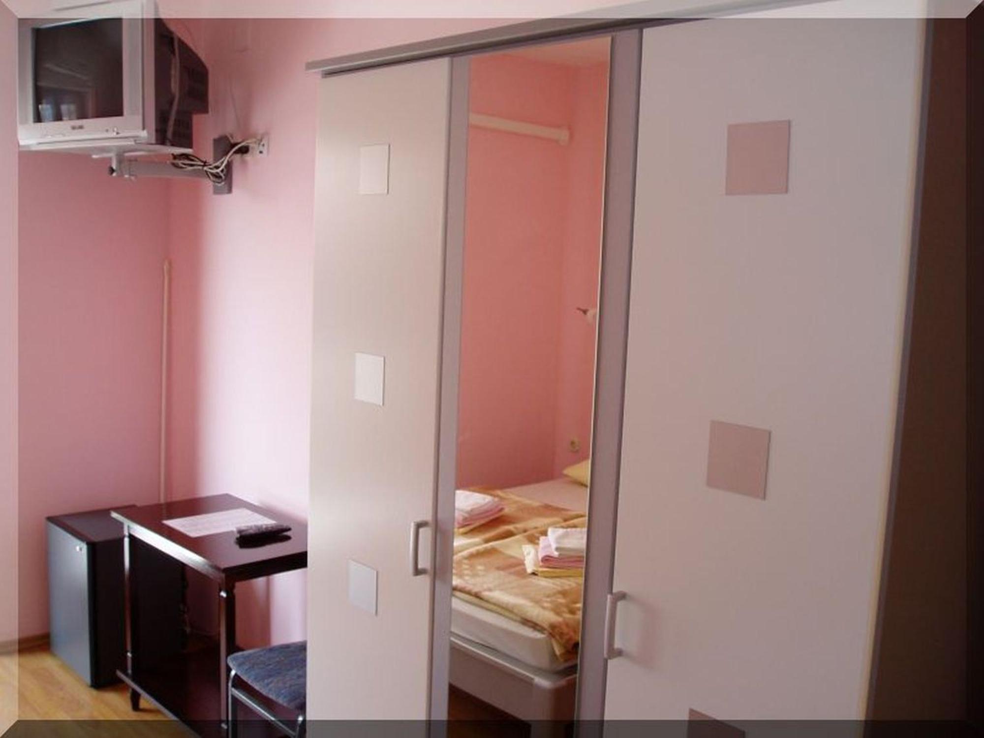 Economy Double Room photo 1