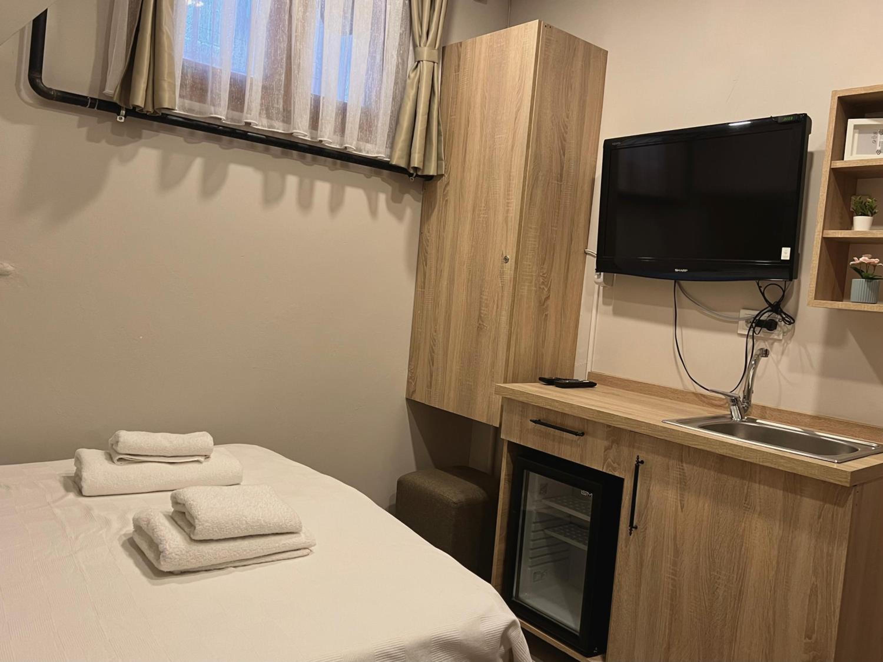 Economy Double Room photo 2