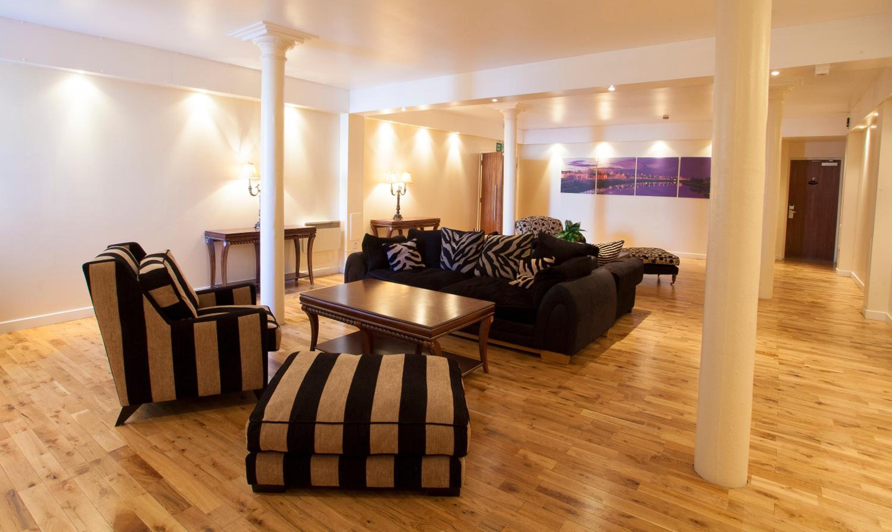 One-Bedroom Apartment - Photo 1