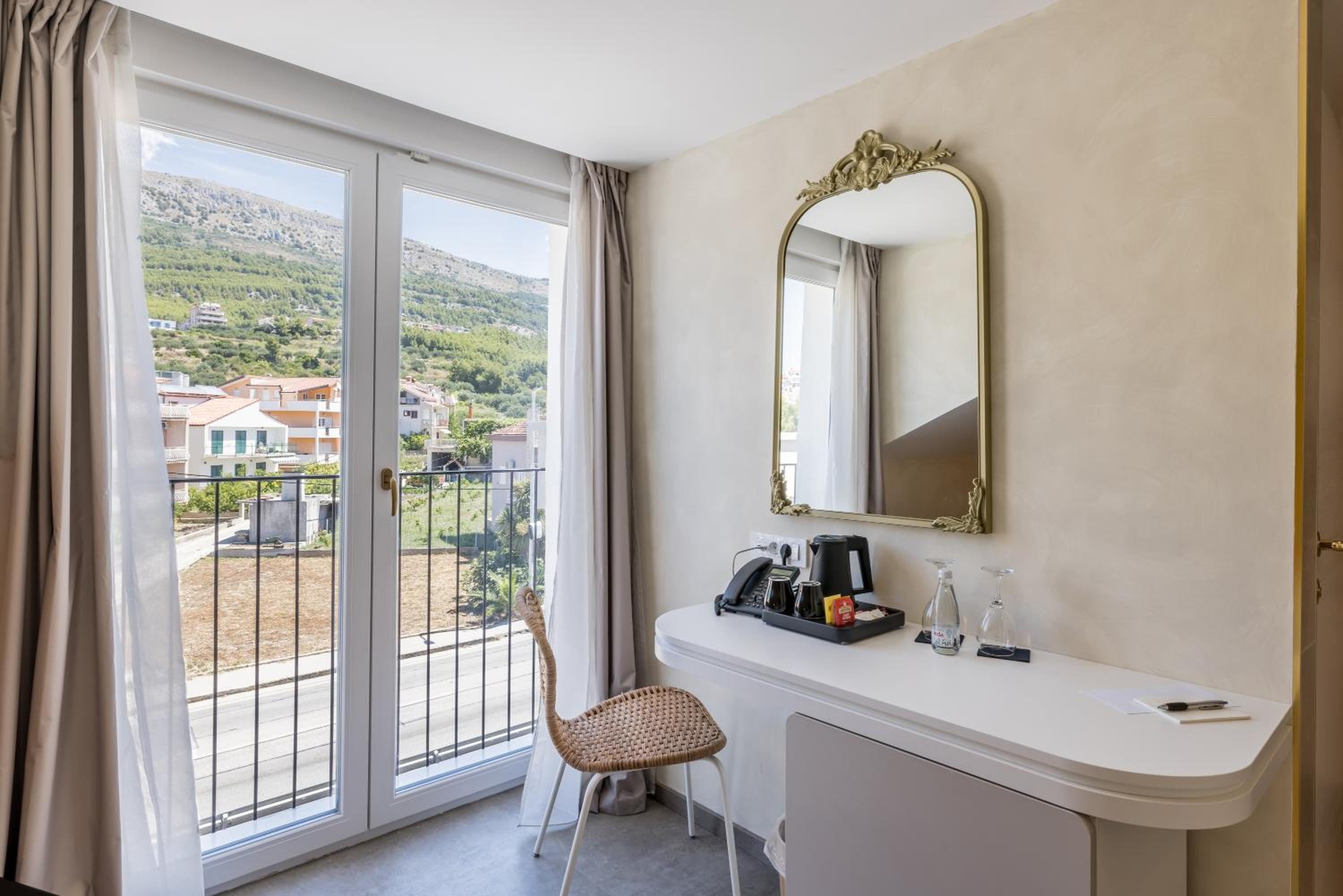 King Room with Mountain View photo 1