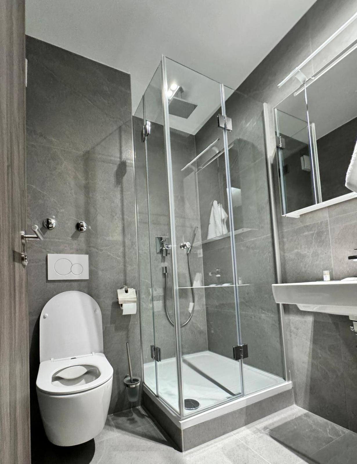 Deluxe Double Room with Balcony photo 3