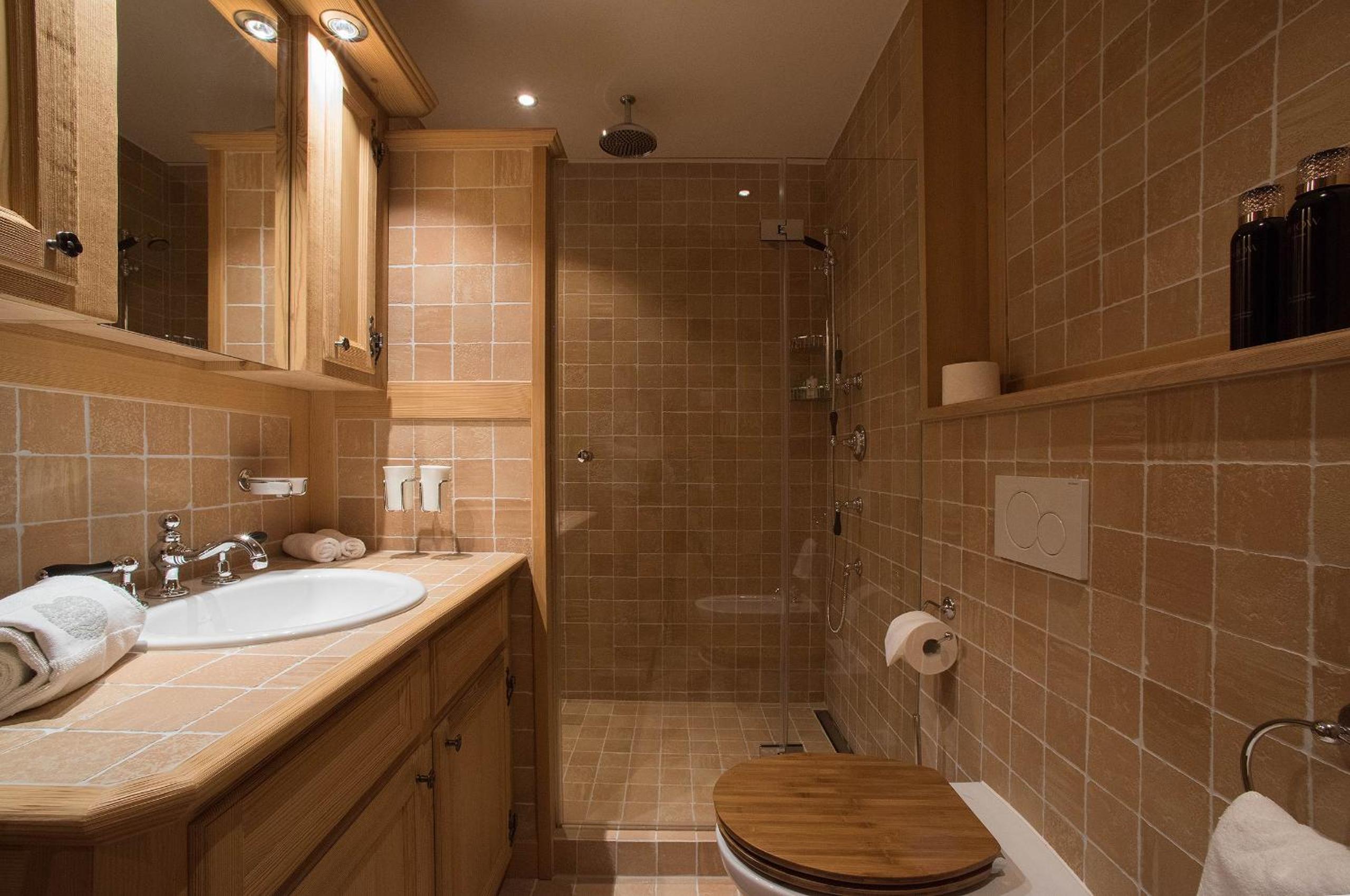 Suite 16 - Photo 6