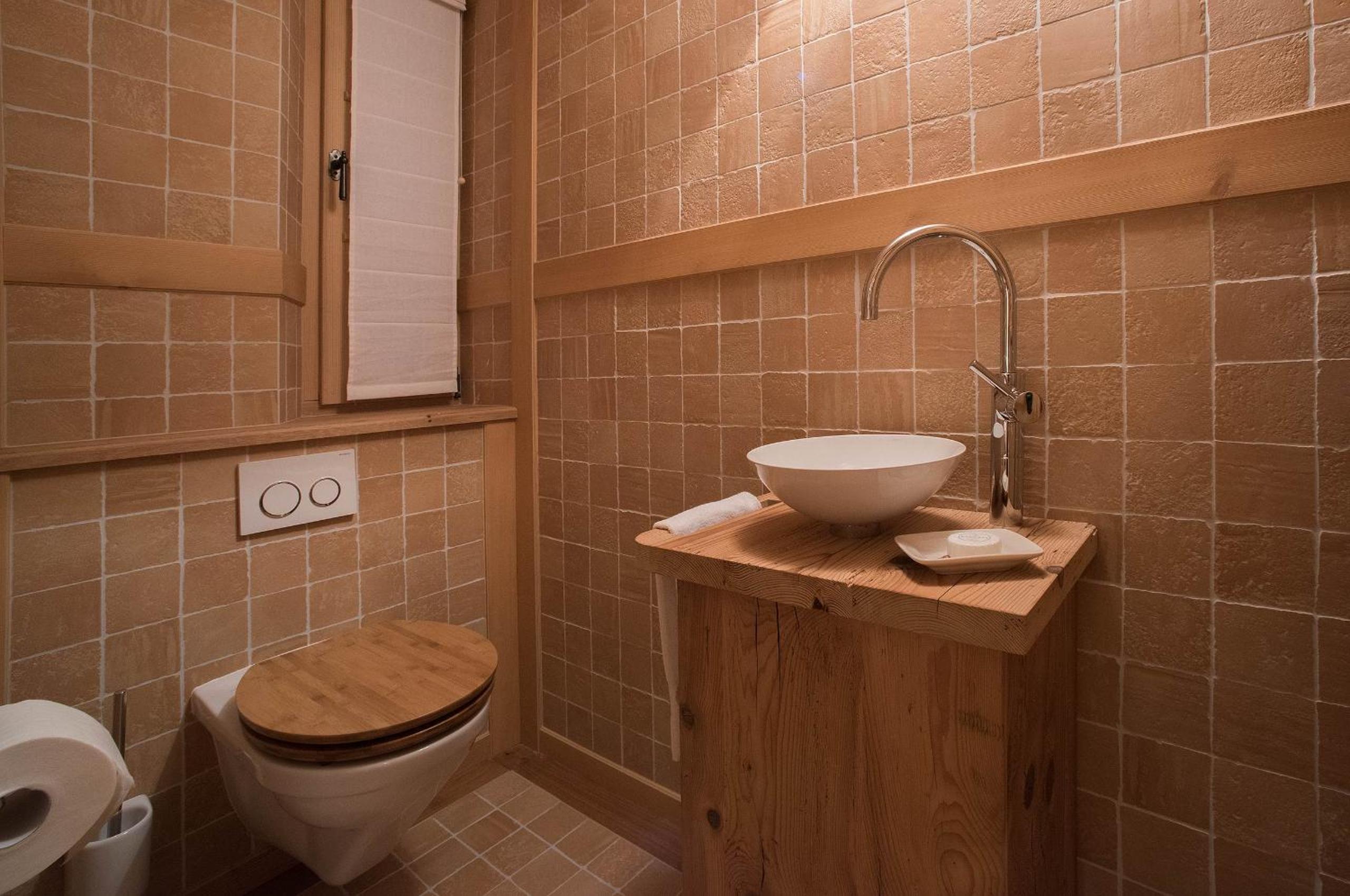 Suite 15 - Photo 6