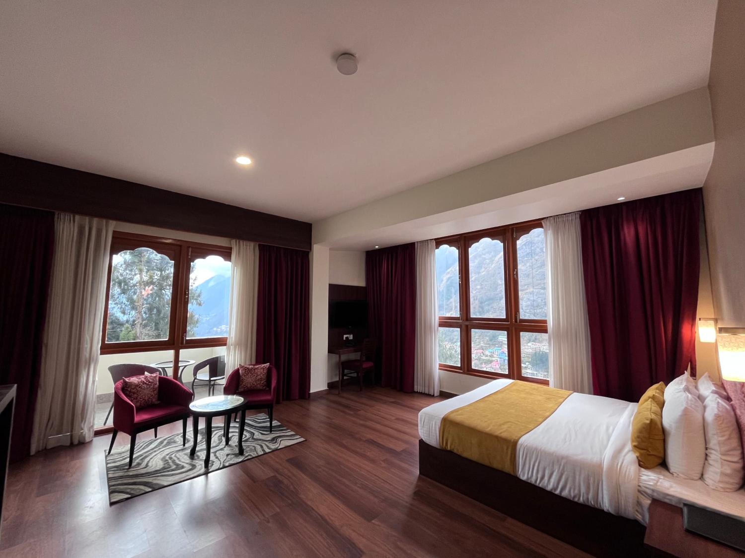 Junior Suite with Balcony - Photo 5
