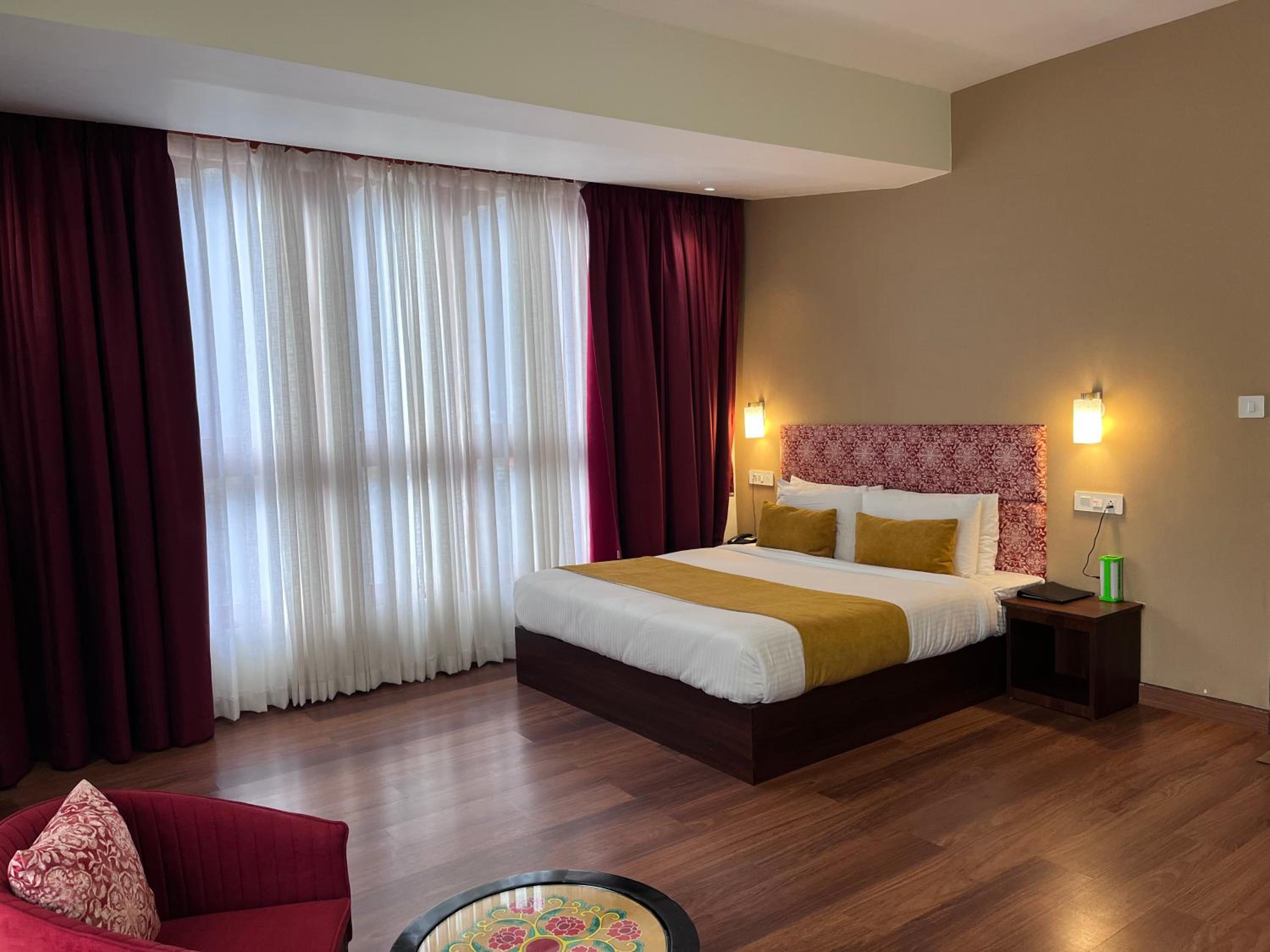 Junior Suite with Balcony - Photo 1