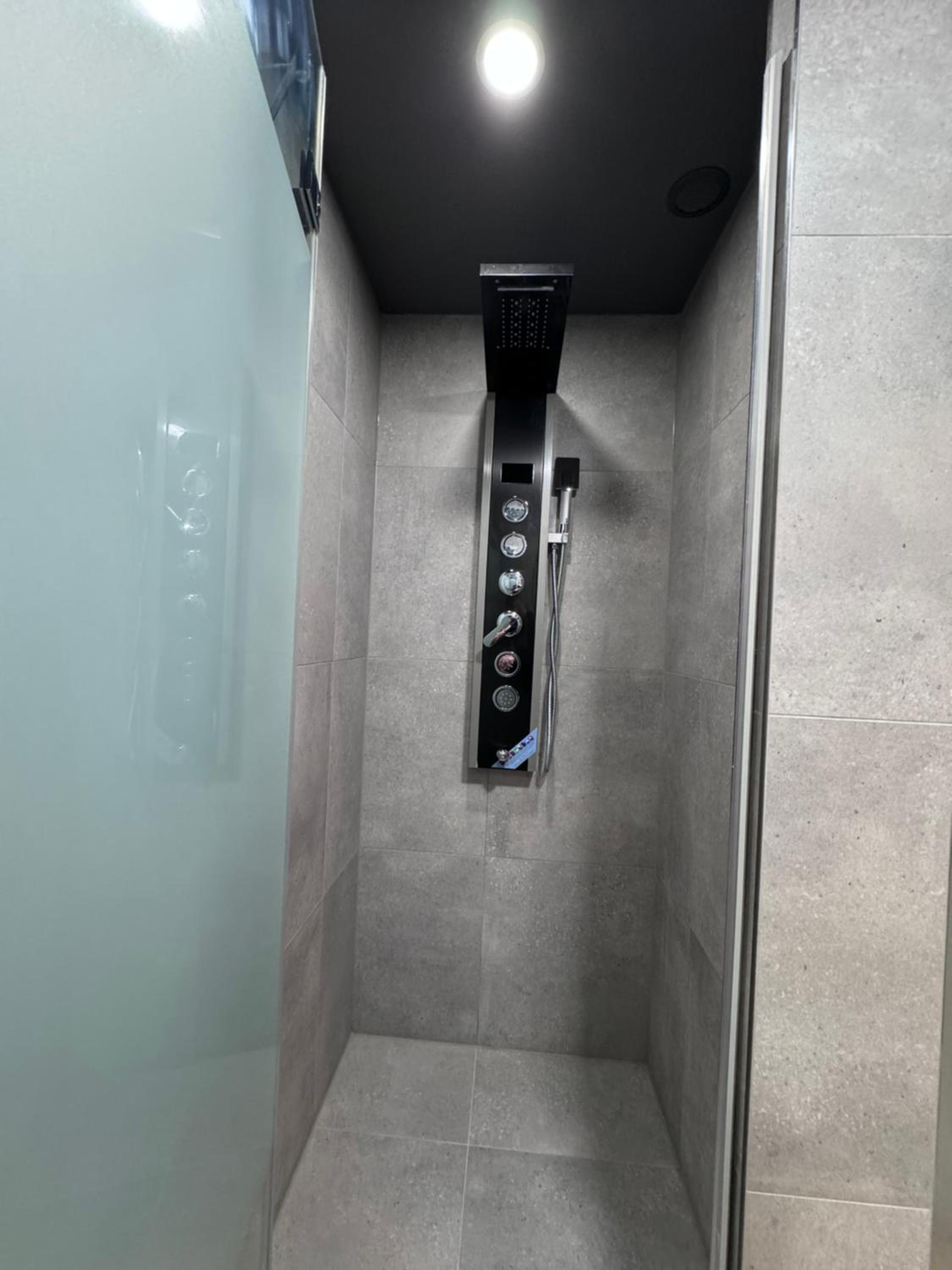 Budget Single Room with Shared Bathroom photo 2