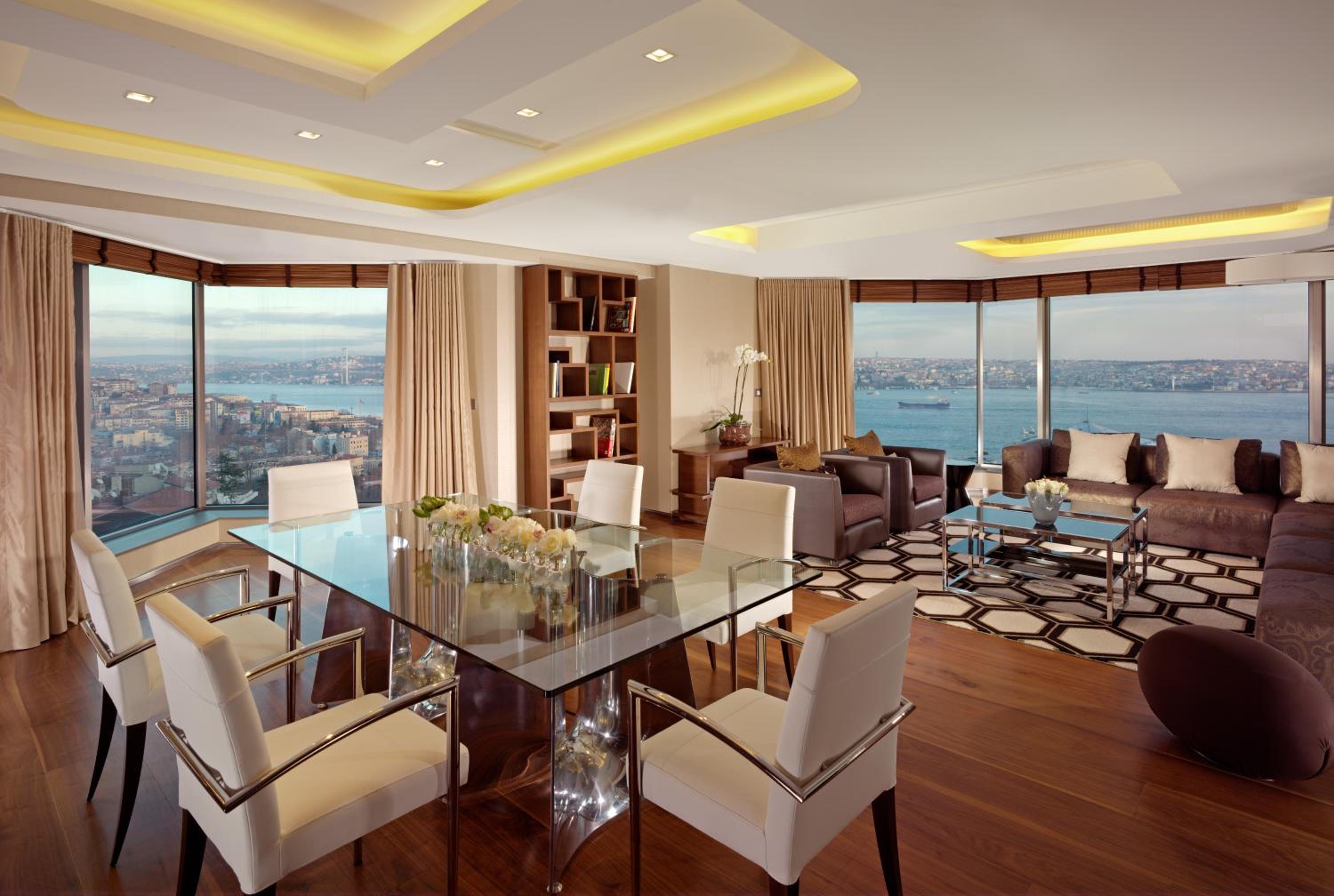 Residence Three-Bedroom Bosphorus View