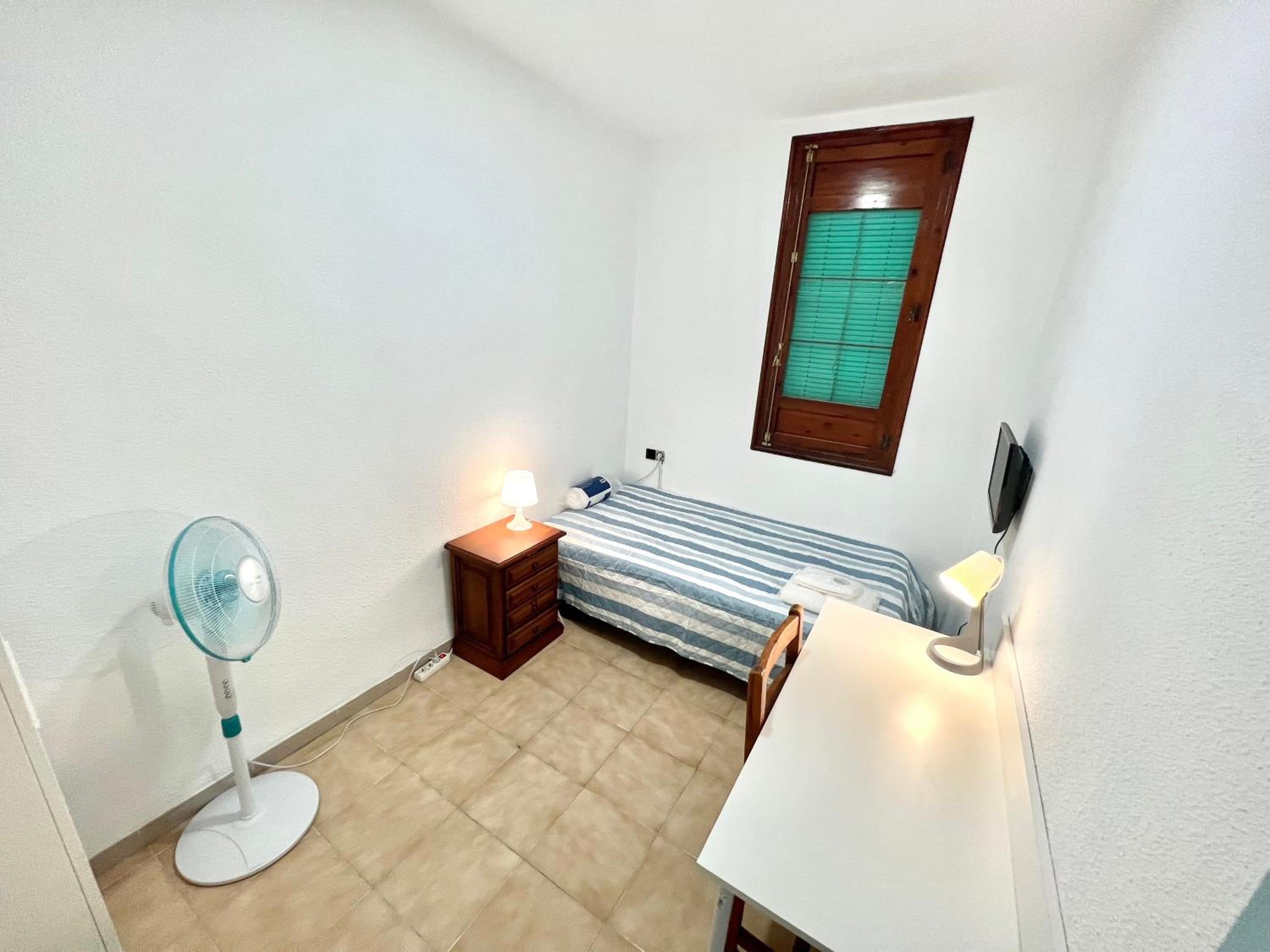 Habitación individual con baño compartido