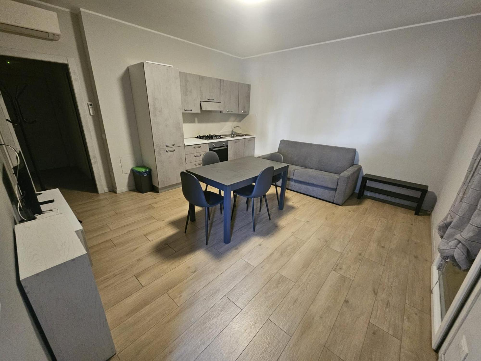 One-Bedroom Apartment photo 1