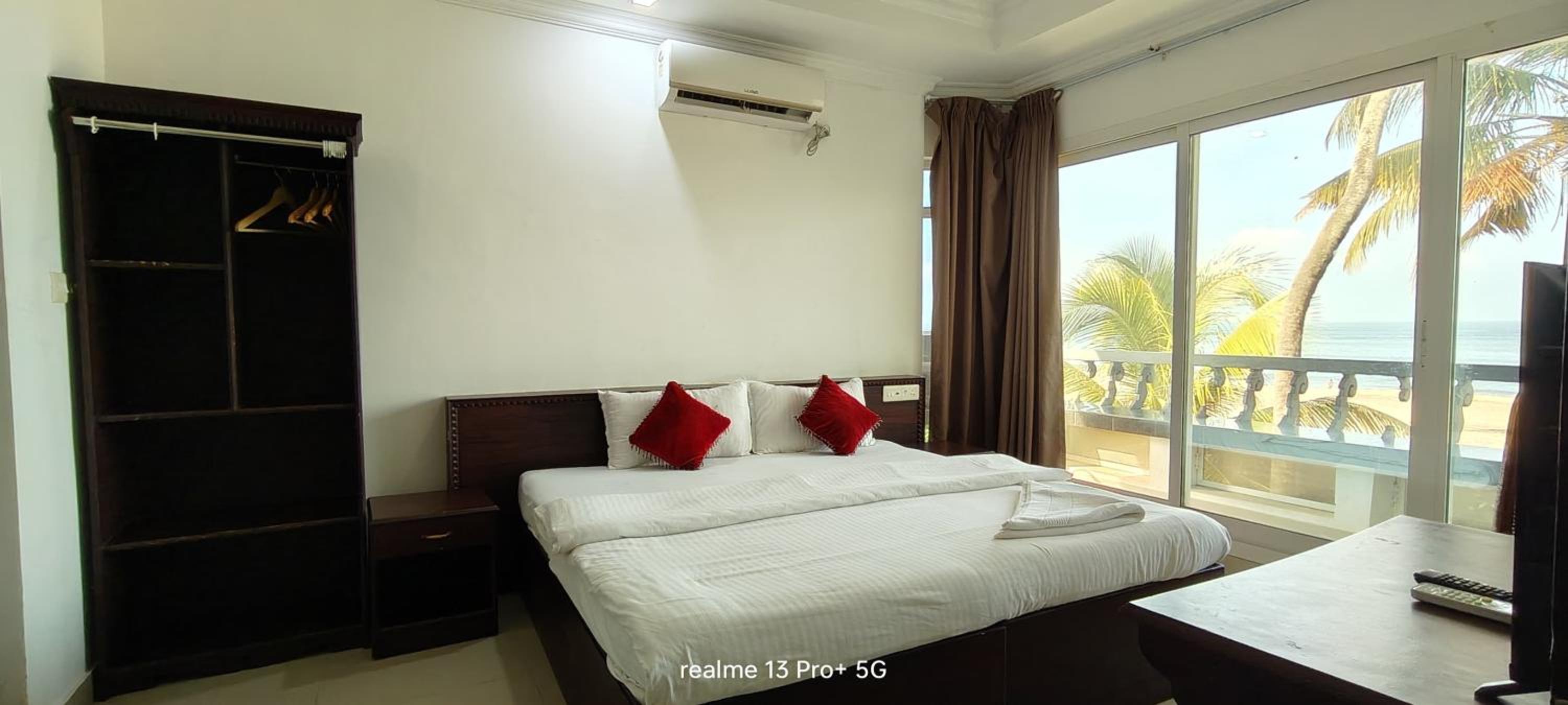 Deluxe Double Room with Sea View photo 3