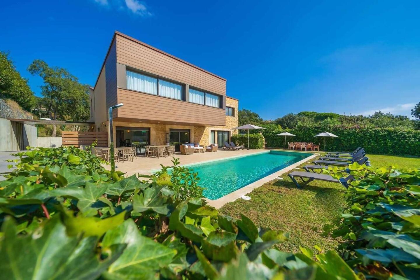Villa photo 2