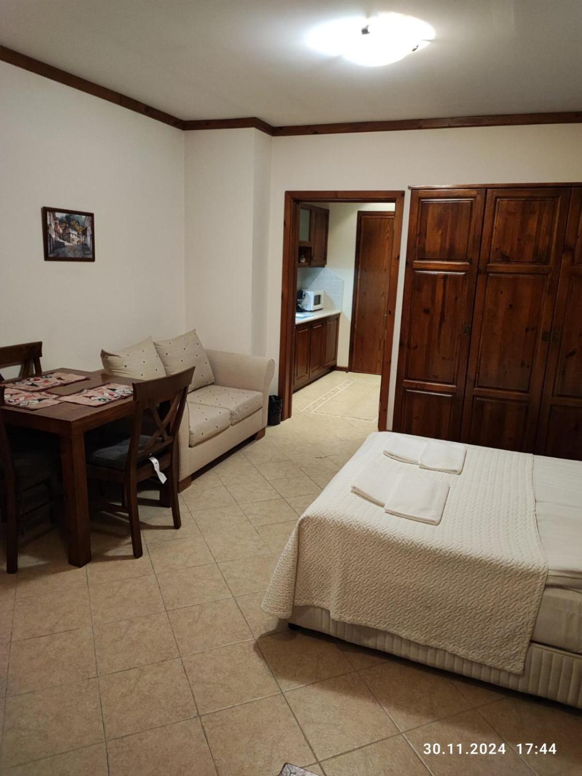 One-Bedroom Apartment - Photo 16