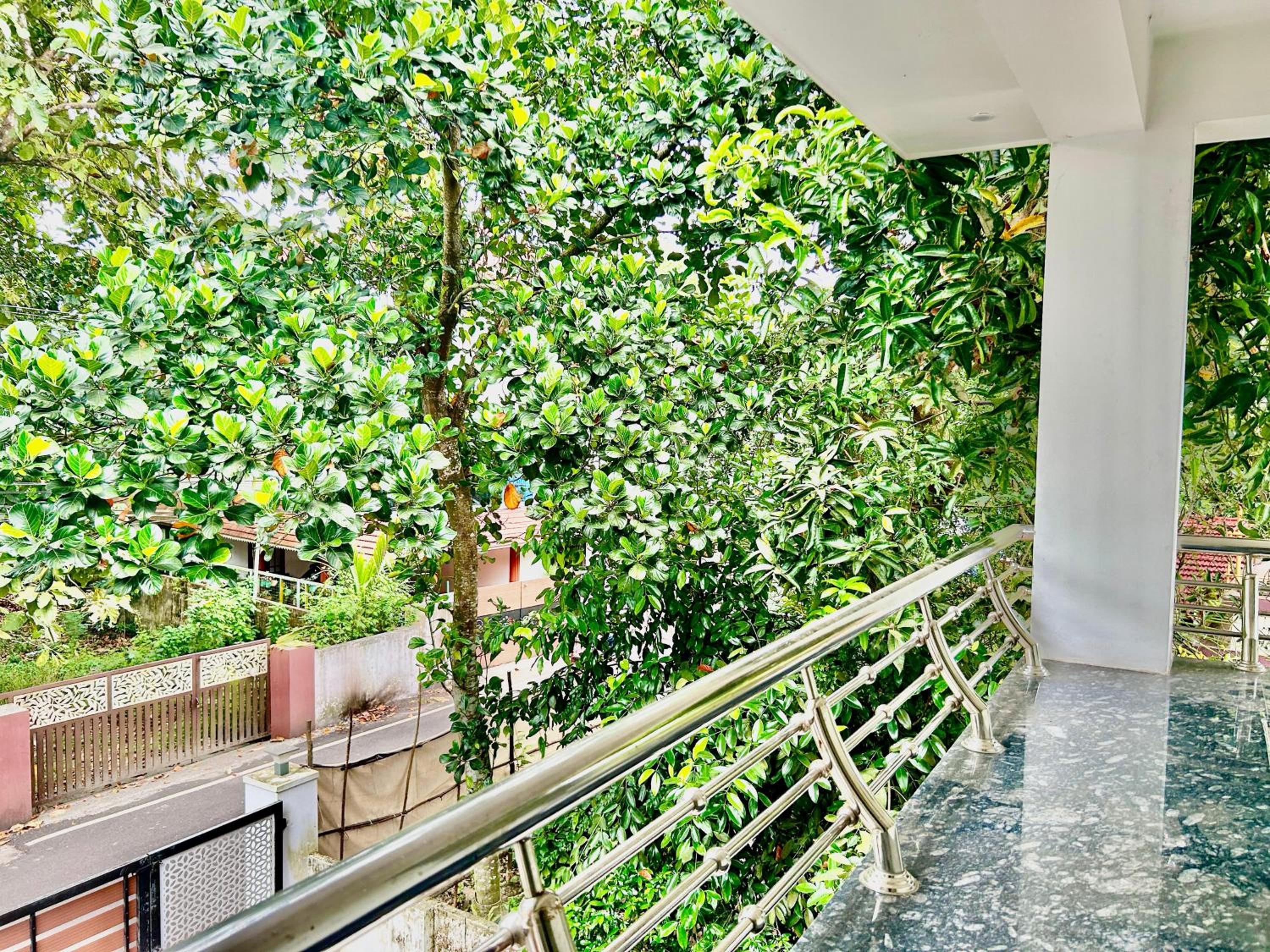 Deluxe Double Or Twin Room With Balcony photo 2