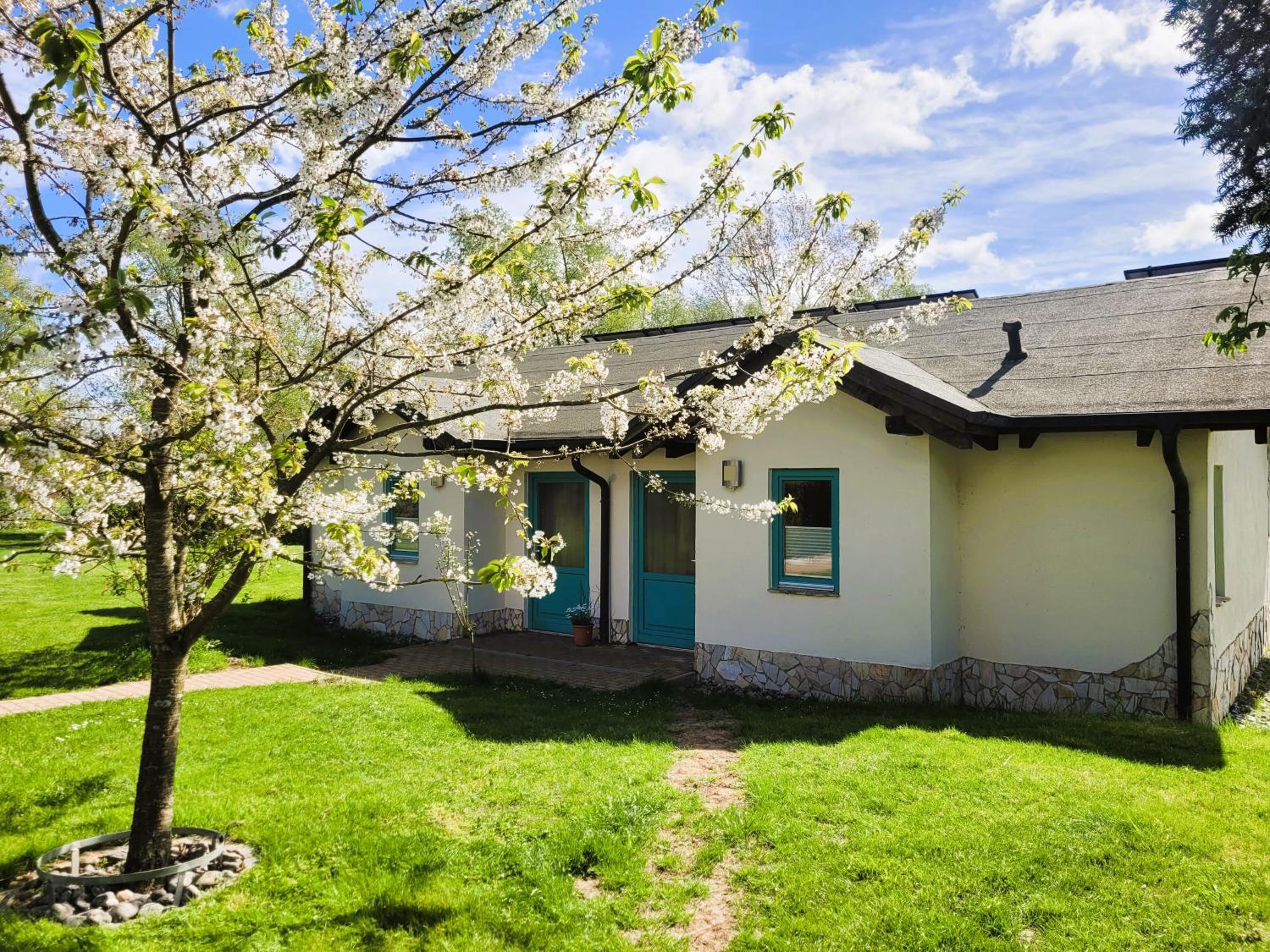 Bungalow with Garden View - Photo 11