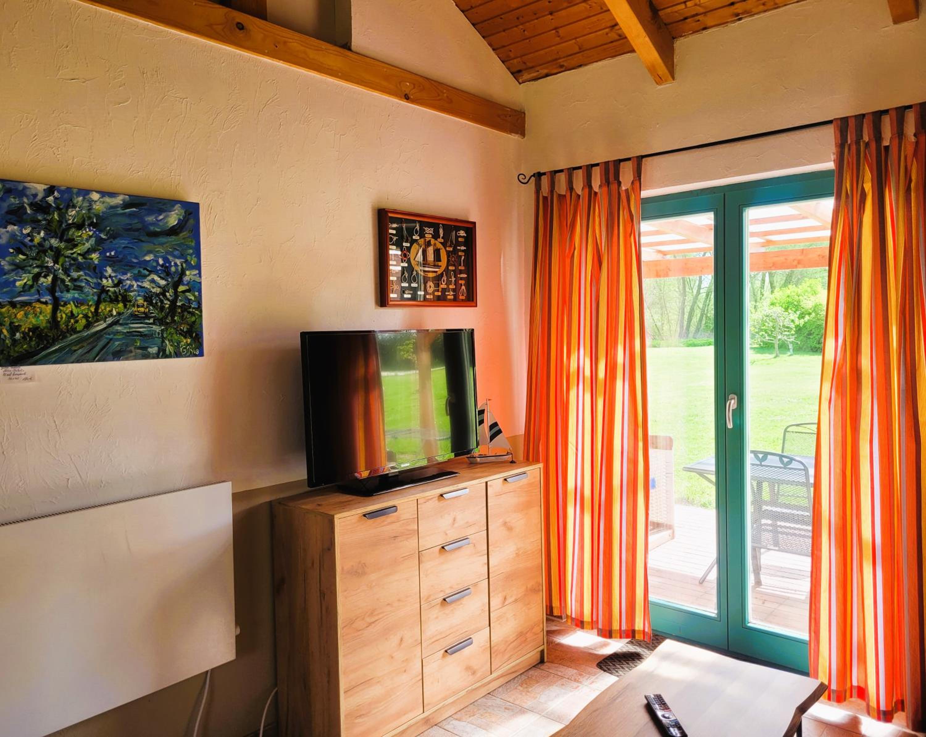 Bungalow with Garden View - Photo 6