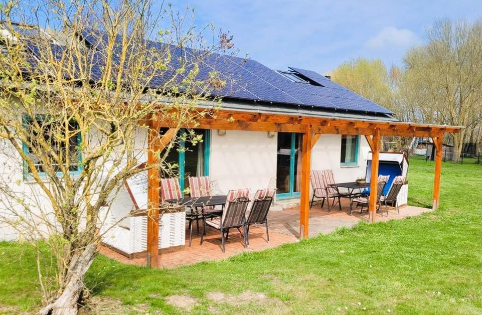 Bungalow with Garden View - Photo 7