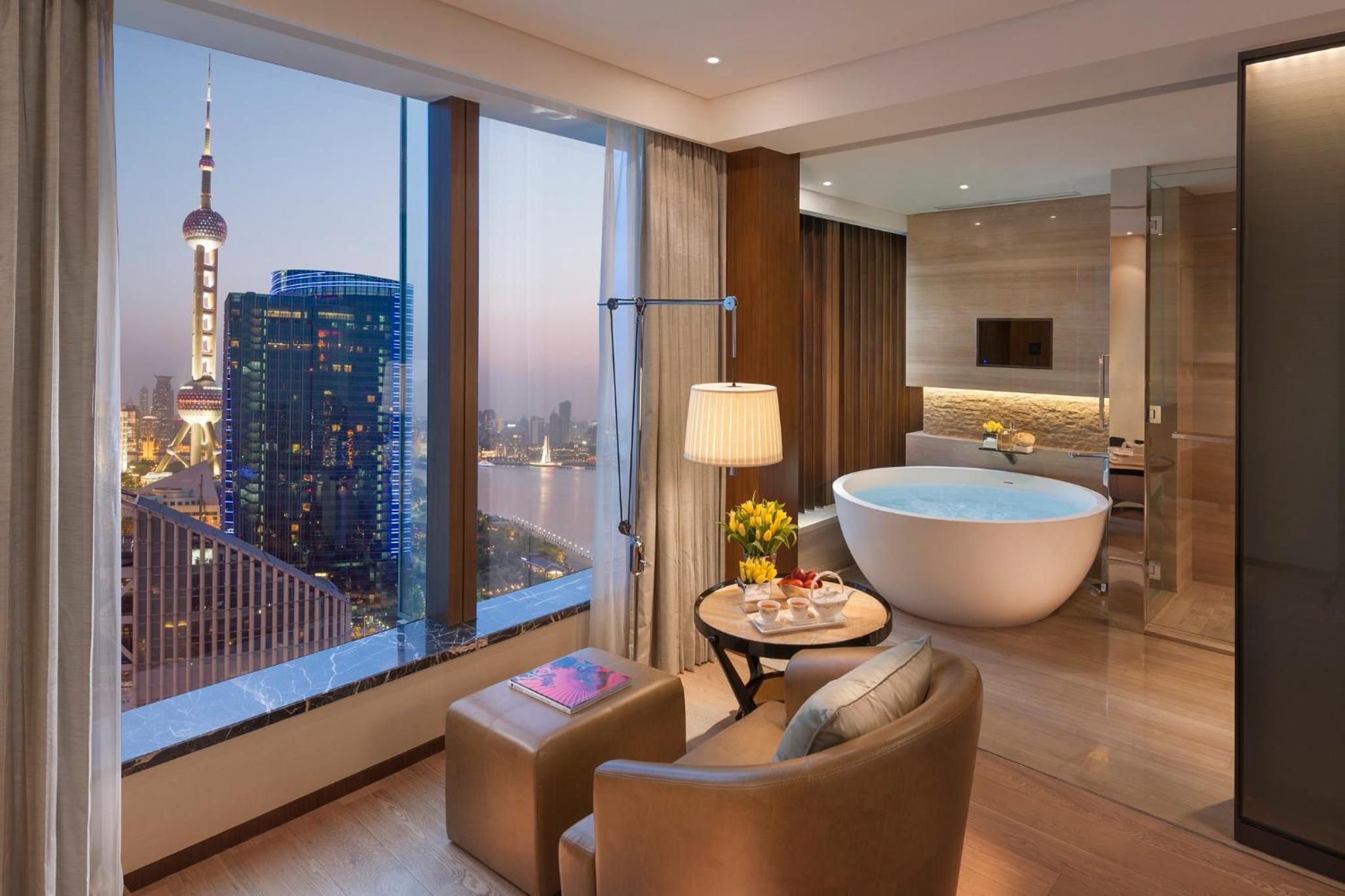 Club Mandarin River View Room King photo 3