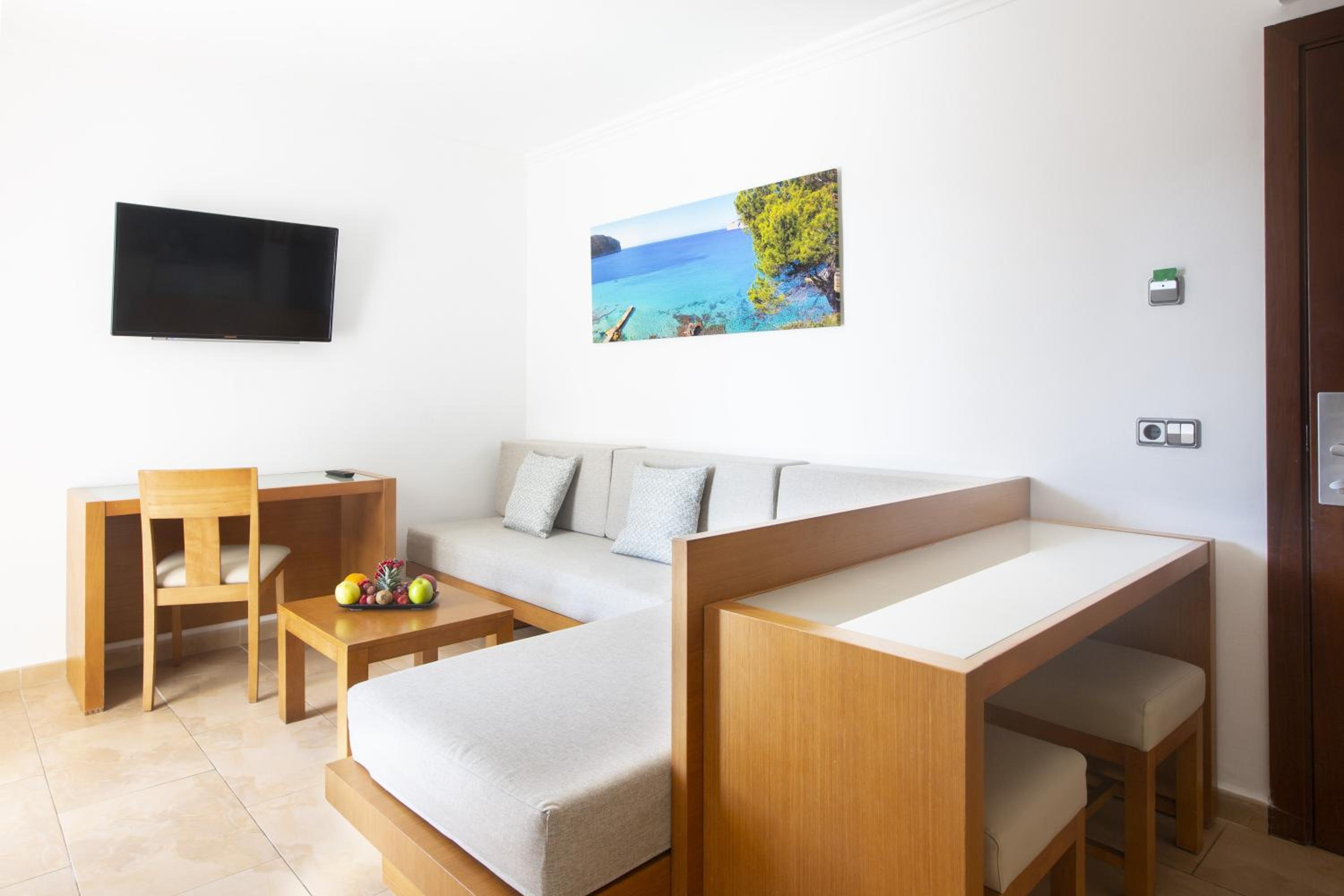Basic Apartment photo 3