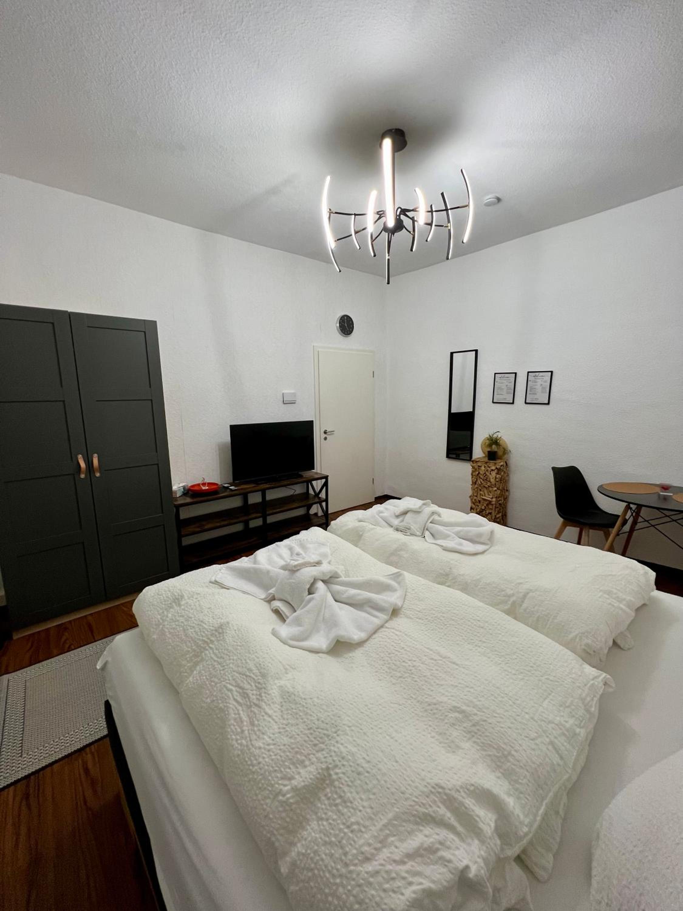 Double Room with Shared Bathroom photo 3