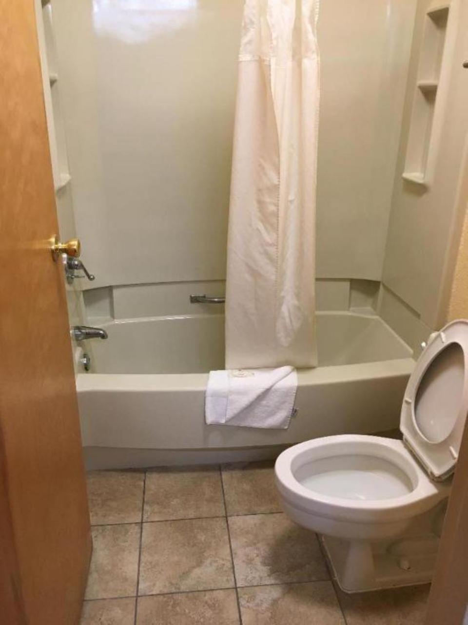 Suite with Two Double Beds - Smoking - Photo 8